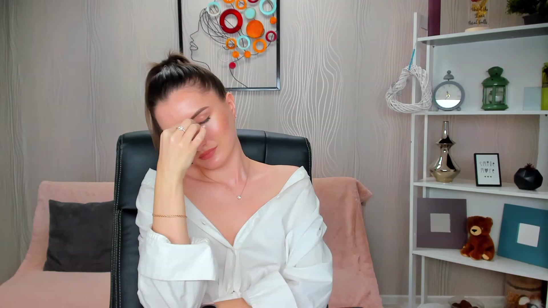Gallery image thumbnail from EmilyRosier's myfreecams stream on, 03/02/2023, 17:30 image 3 of 20
