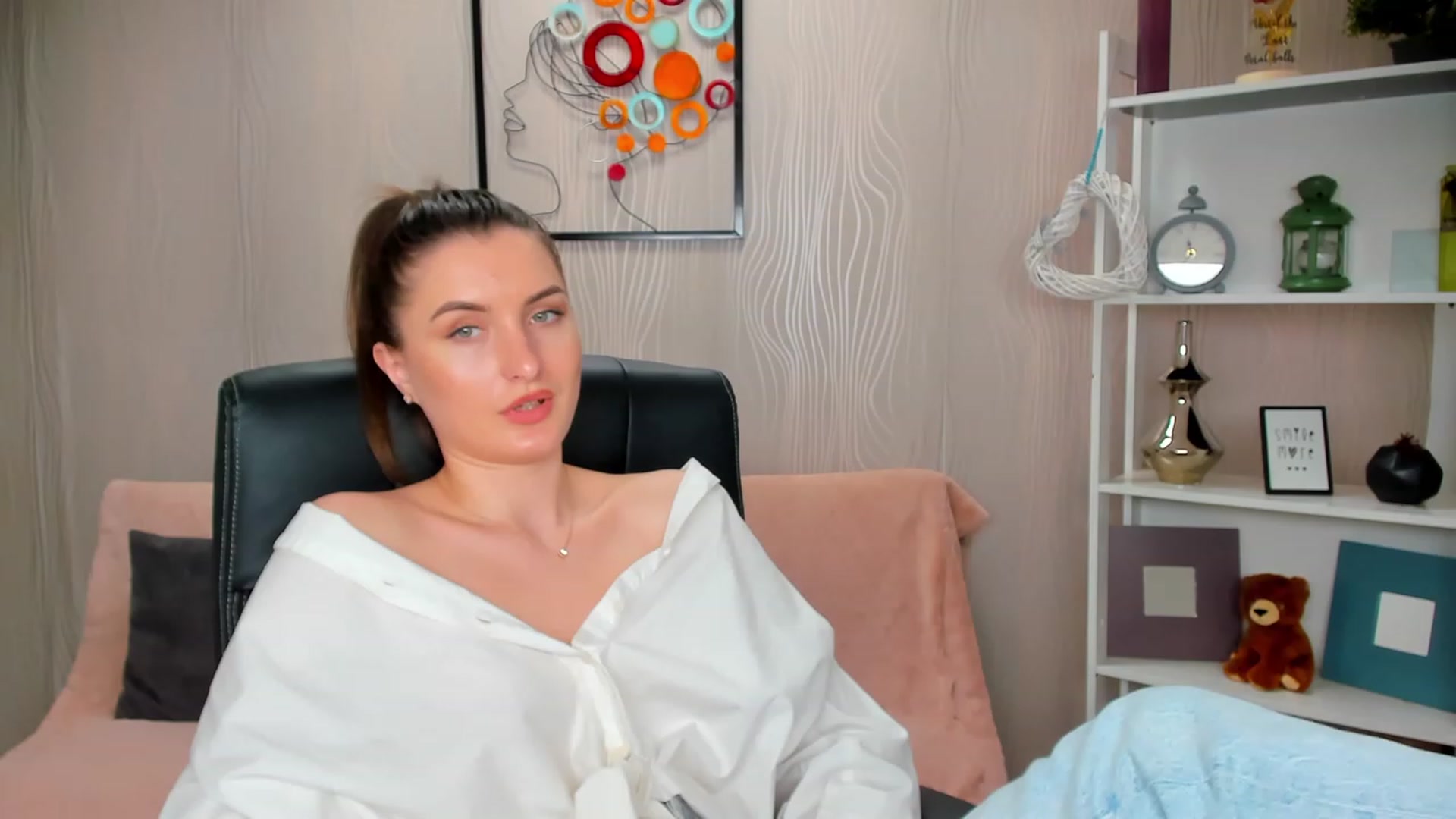 Gallery image thumbnail from EmilyRosier's myfreecams stream on, 03/02/2023, 17:30 image 10 of 20