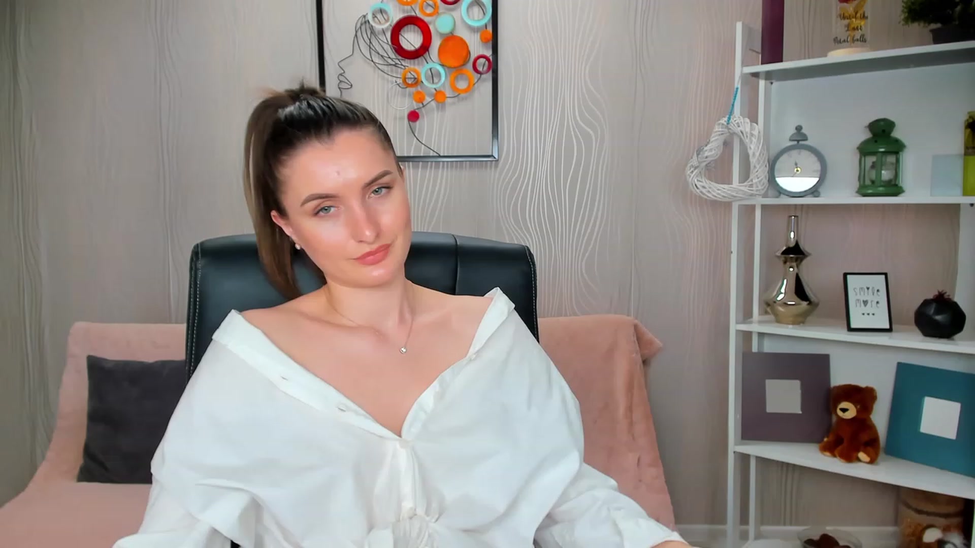 Gallery image thumbnail from EmilyRosier's myfreecams stream on, 03/02/2023, 17:30 image 5 of 20