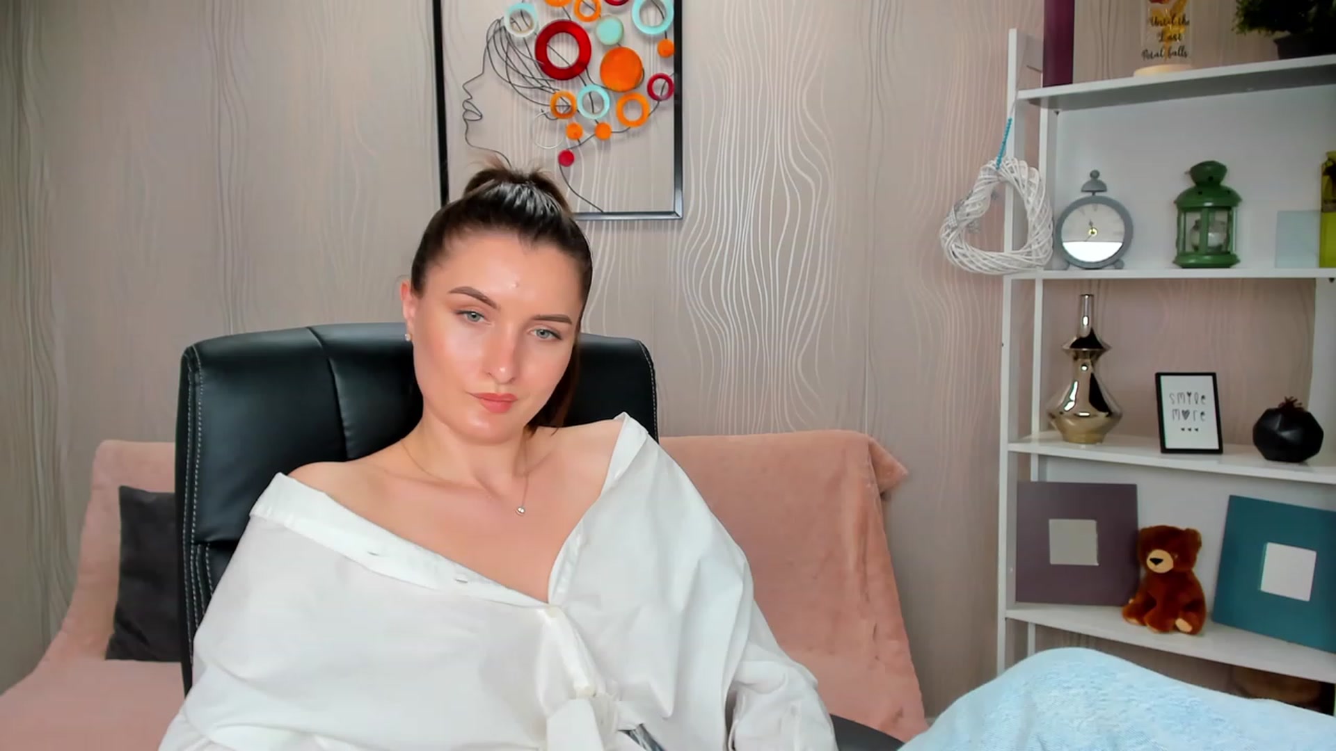 Gallery image thumbnail from EmilyRosier's myfreecams stream on, 03/02/2023, 17:30 image 17 of 20