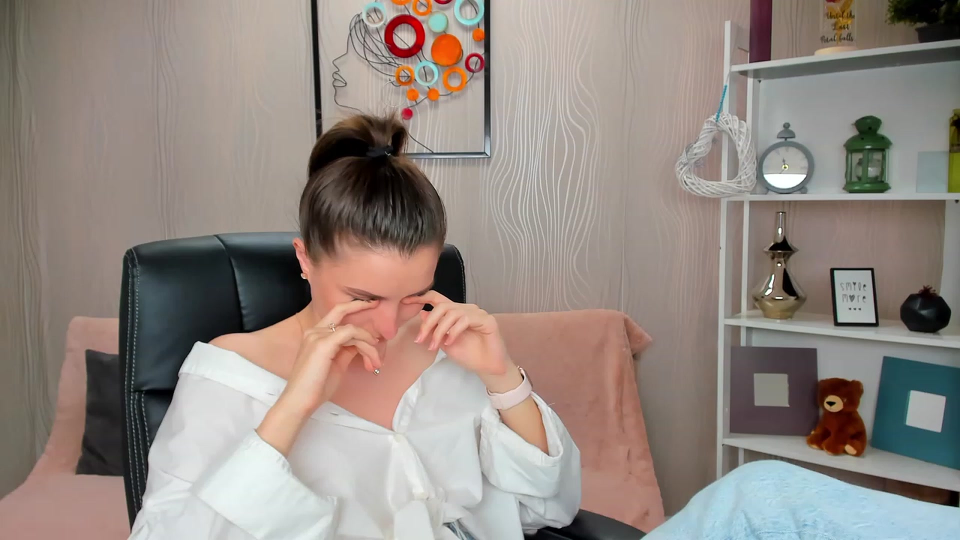 Gallery image thumbnail from EmilyRosier's myfreecams stream on, 03/02/2023, 17:30 image 19 of 20