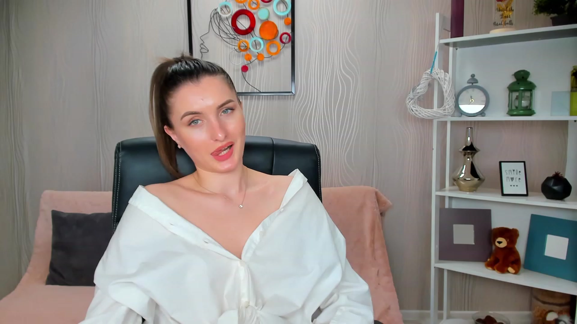 Gallery image thumbnail from EmilyRosier's myfreecams stream on, 03/02/2023, 17:30 image 6 of 20