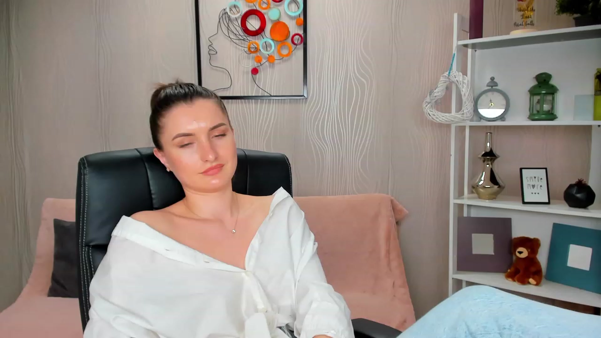 Gallery image thumbnail from EmilyRosier's myfreecams stream on, 03/02/2023, 17:30 image 18 of 20