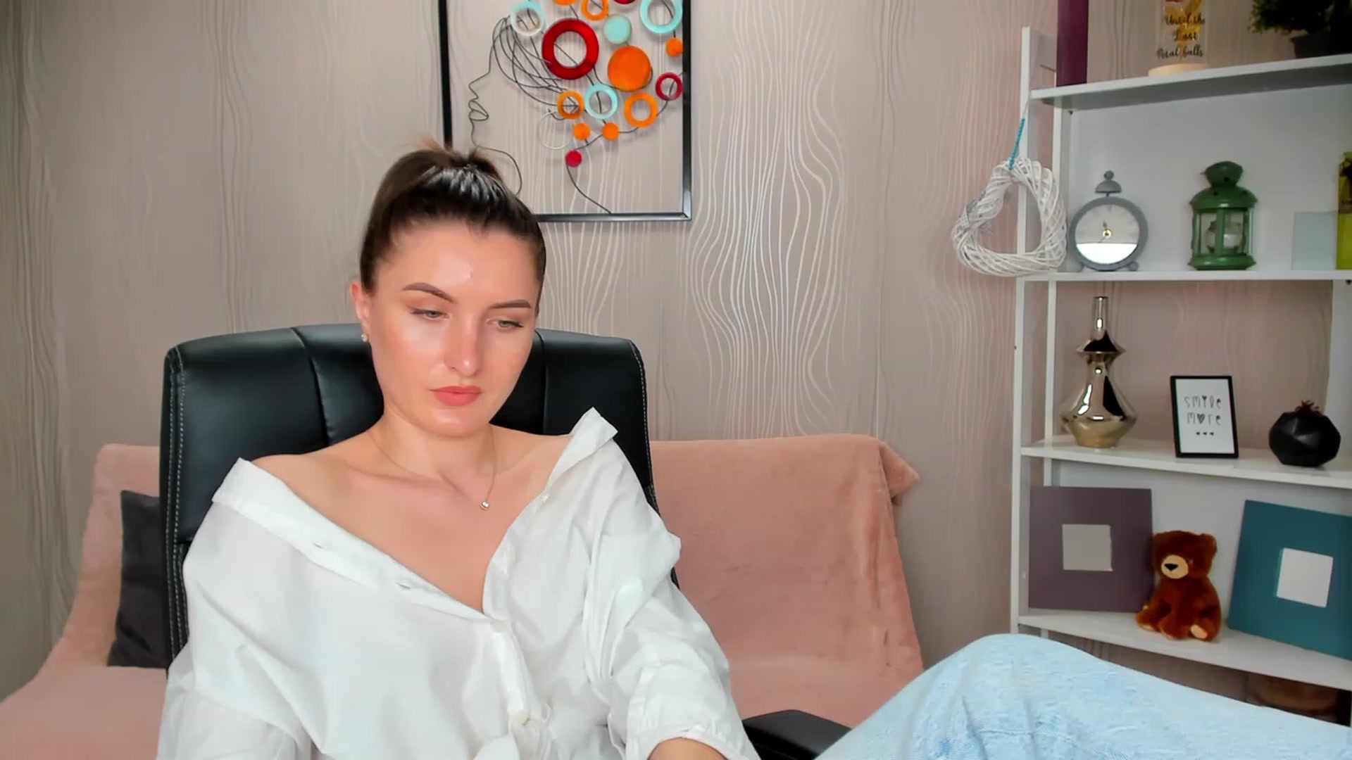 Gallery image thumbnail from EmilyRosier's myfreecams stream on, 03/02/2023, 17:30 image 9 of 20