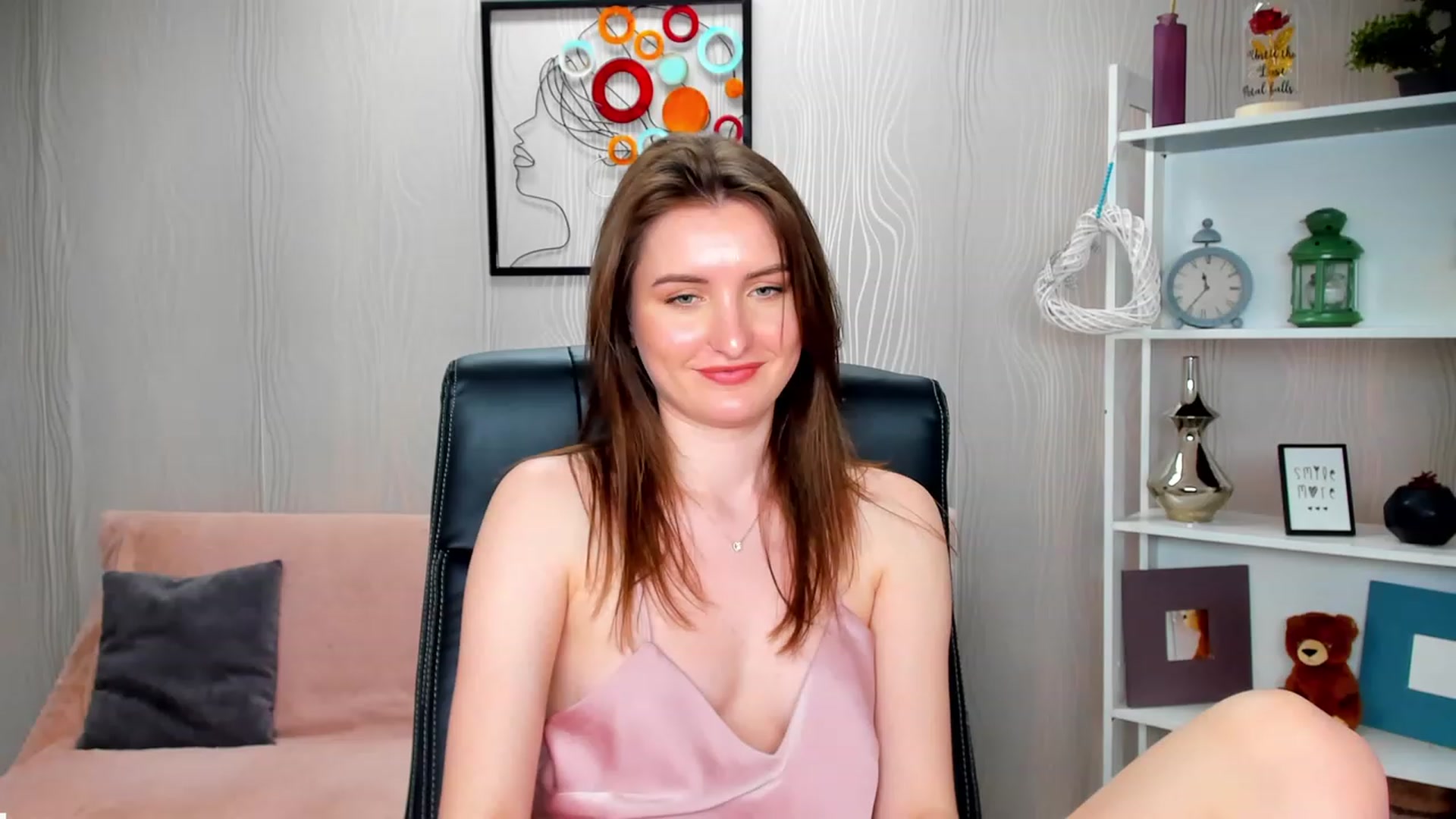 Gallery image thumbnail from EmilyRosier's myfreecams stream on, 03/20/2023, 23:52 image 4 of 20