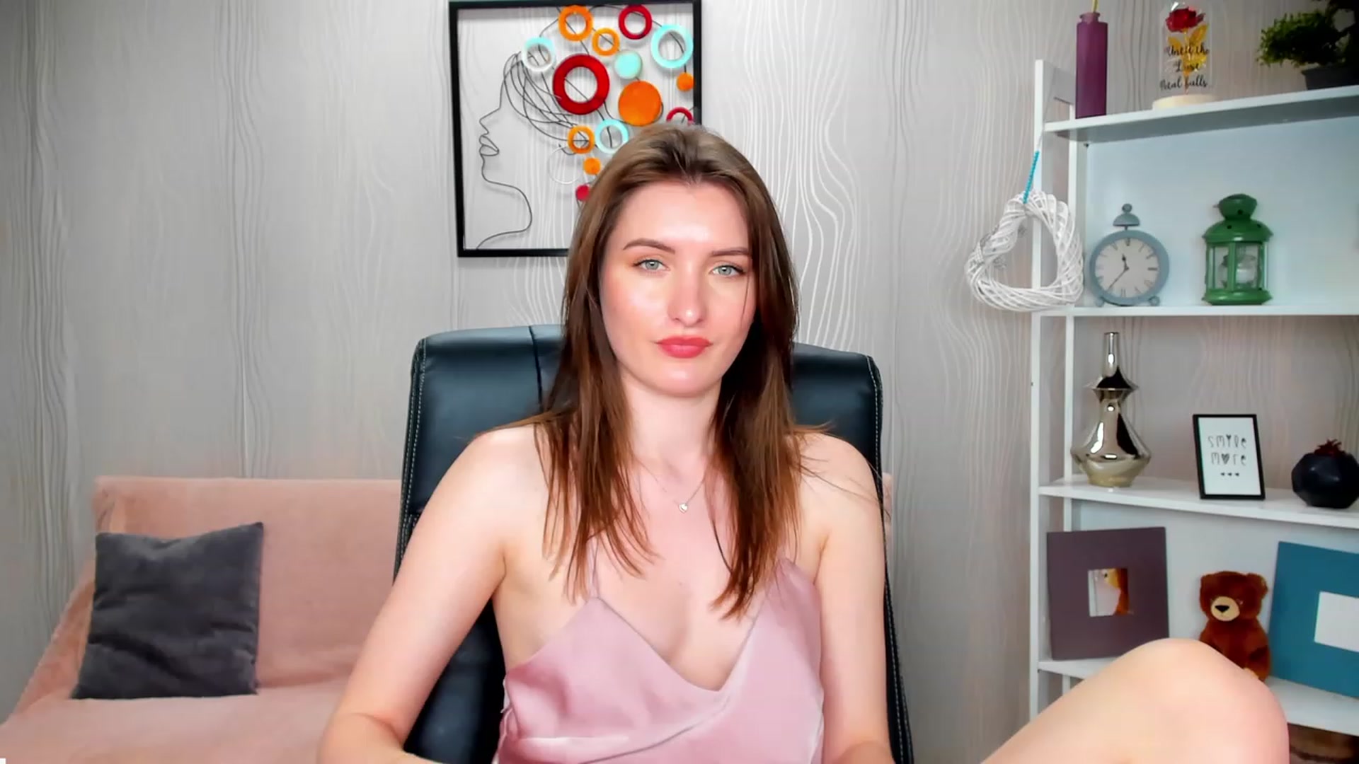 Gallery image thumbnail from EmilyRosier's myfreecams stream on, 03/20/2023, 23:52 image 3 of 20