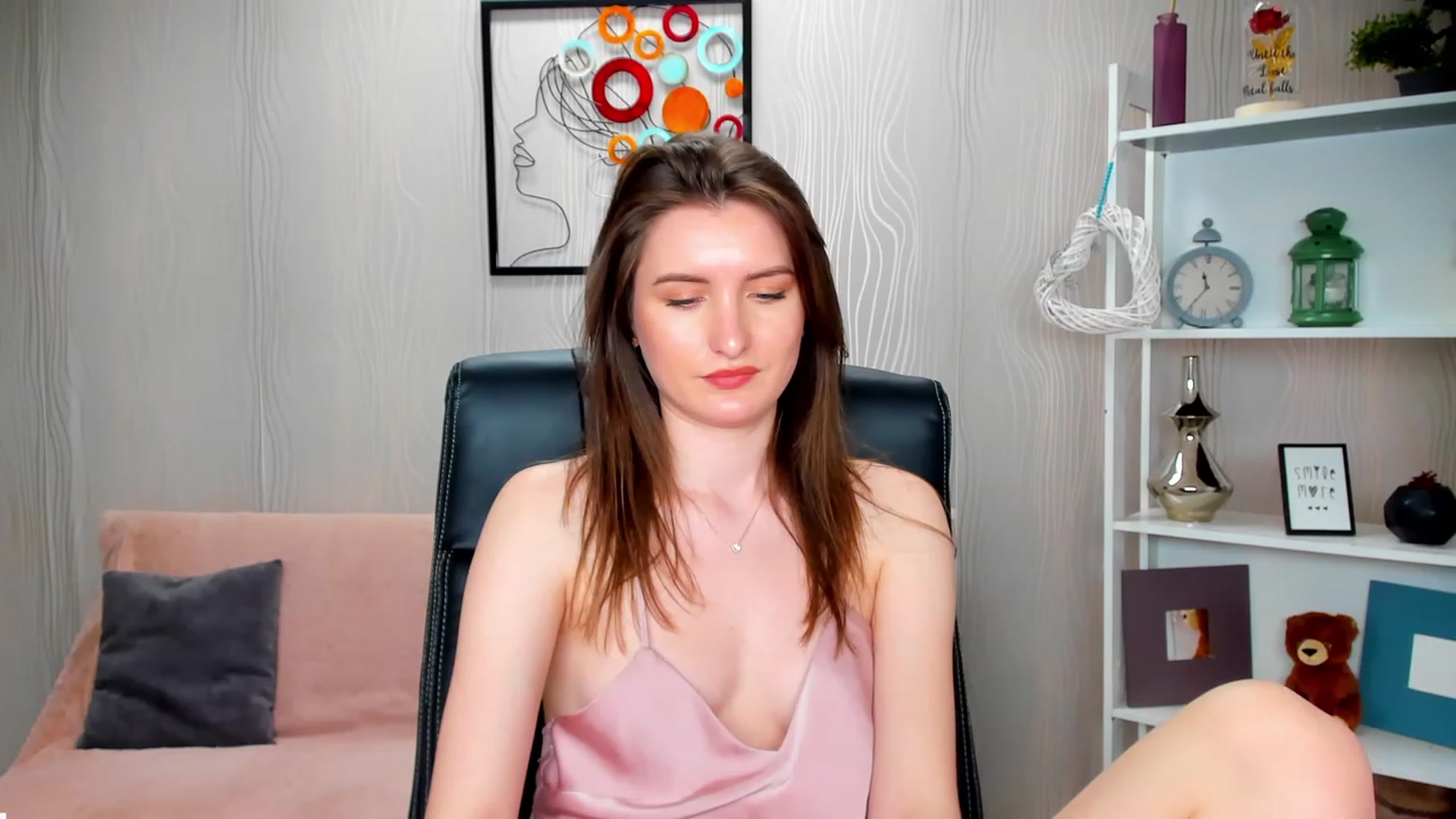 Gallery image thumbnail from EmilyRosier's myfreecams stream on, 03/20/2023, 23:52 image 1 of 20