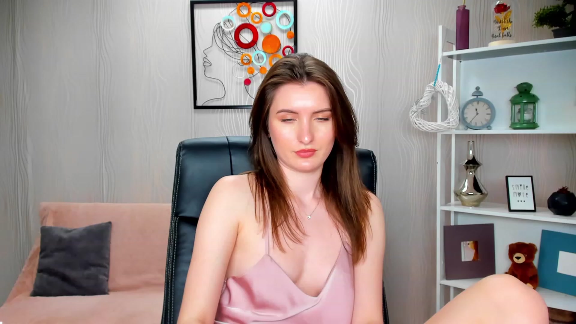 Gallery image thumbnail from EmilyRosier's myfreecams stream on, 03/20/2023, 23:52 image 5 of 20
