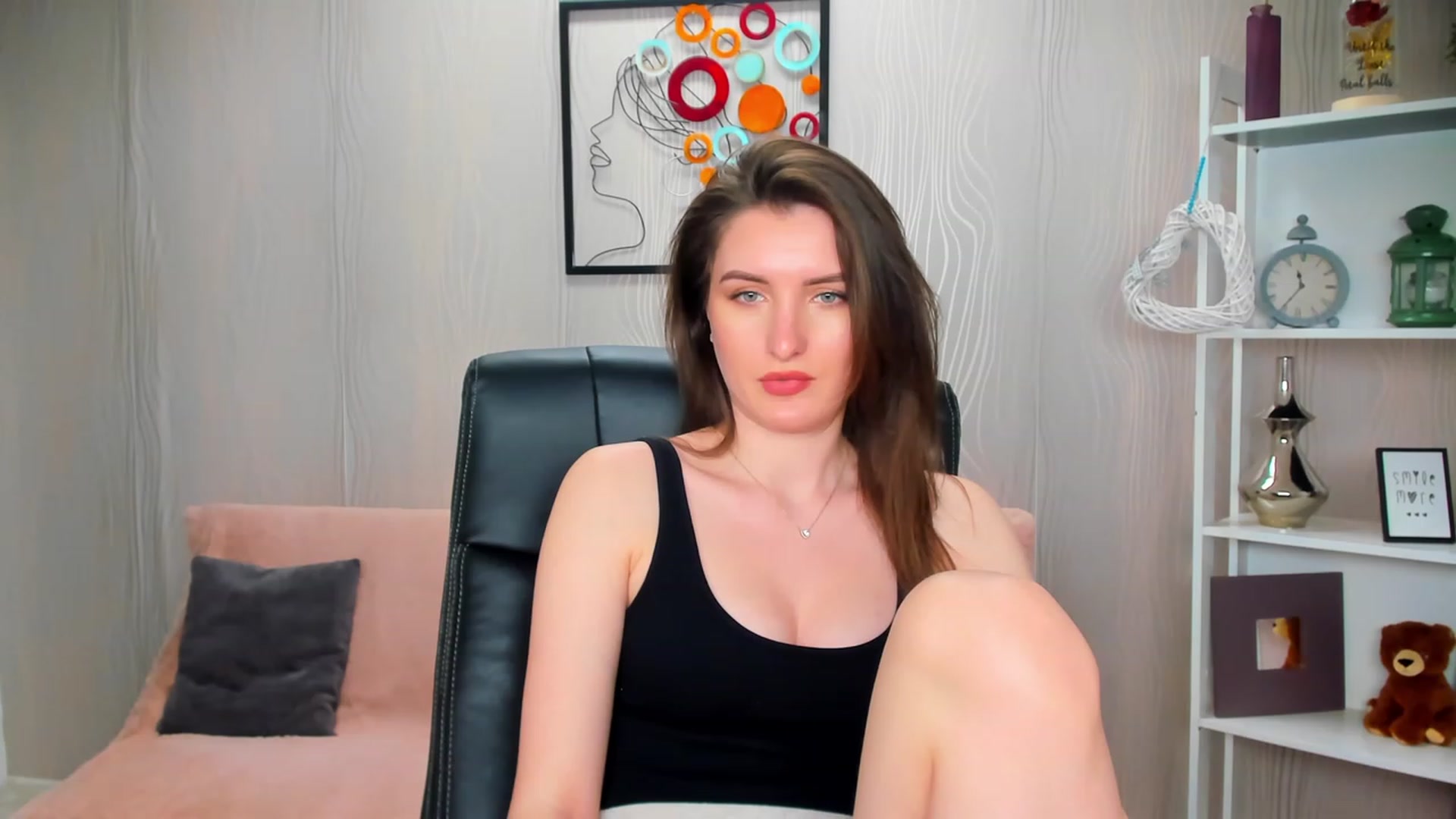 Gallery image thumbnail from EmilyRosier's myfreecams stream on, 03/21/2023, 21:14 image 18 of 20