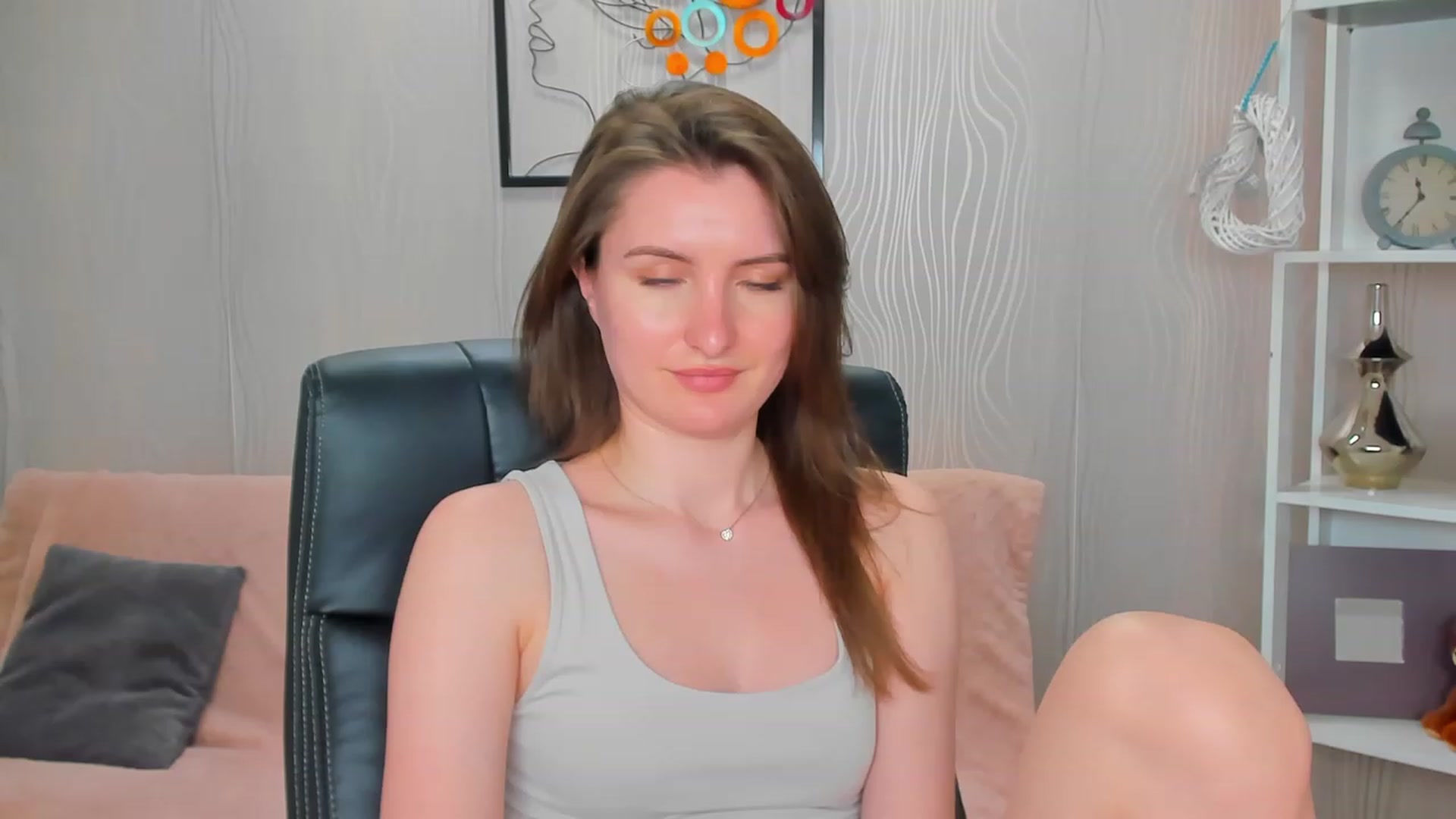 Gallery image thumbnail from EmilyRosier's myfreecams stream on, 03/29/2023, 03:00 image 19 of 20
