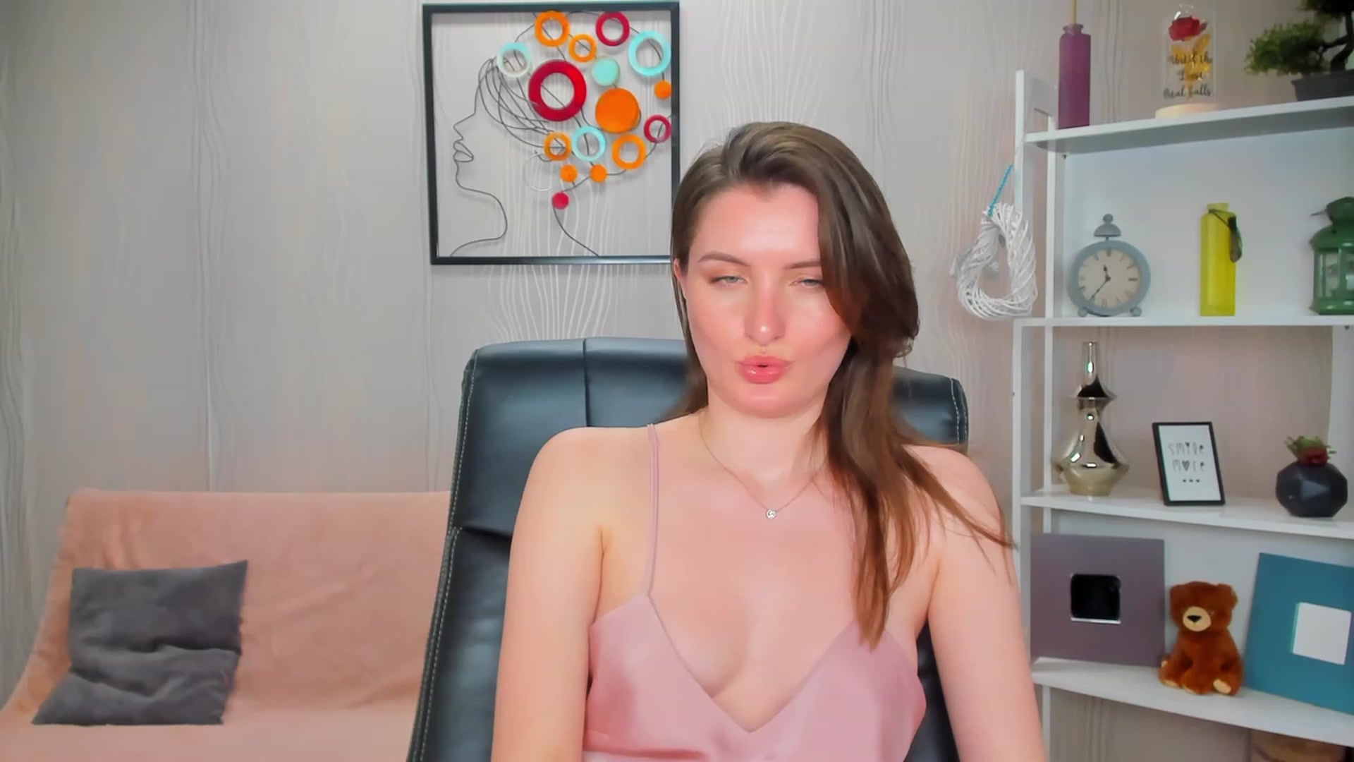 Gallery image thumbnail from EmilyRosier's myfreecams stream on, 04/07/2023, 01:16 image 1 of 20