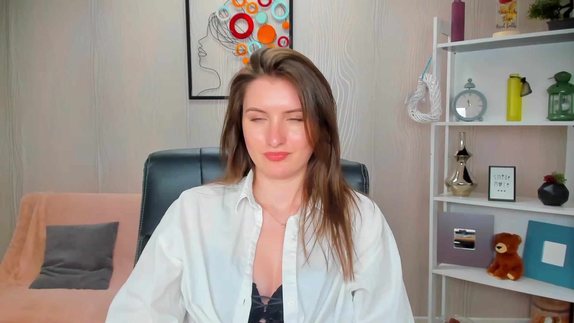Gallery image thumbnail from EmilyRosier's myfreecams stream on, 04/19/2023, 01:36 image 6 of 20