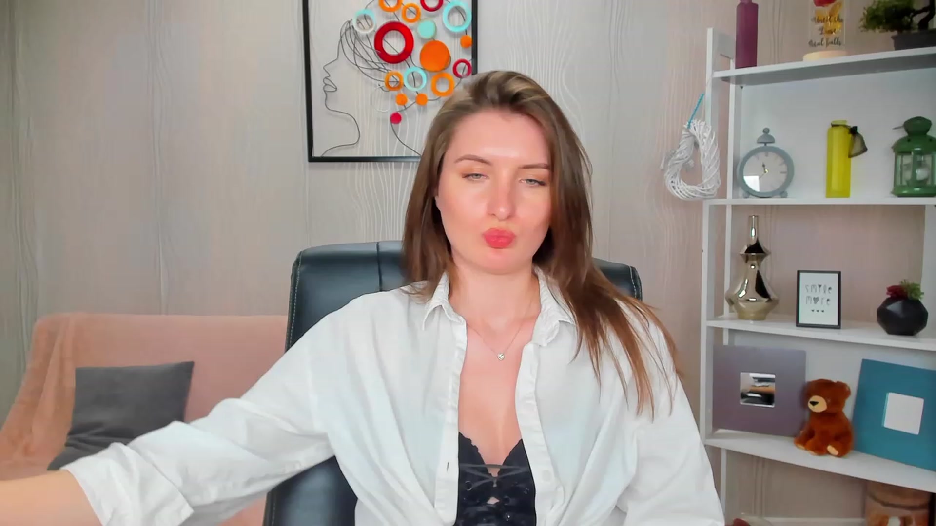 Gallery image thumbnail from EmilyRosier's myfreecams stream on, 04/19/2023, 01:36 image 14 of 20