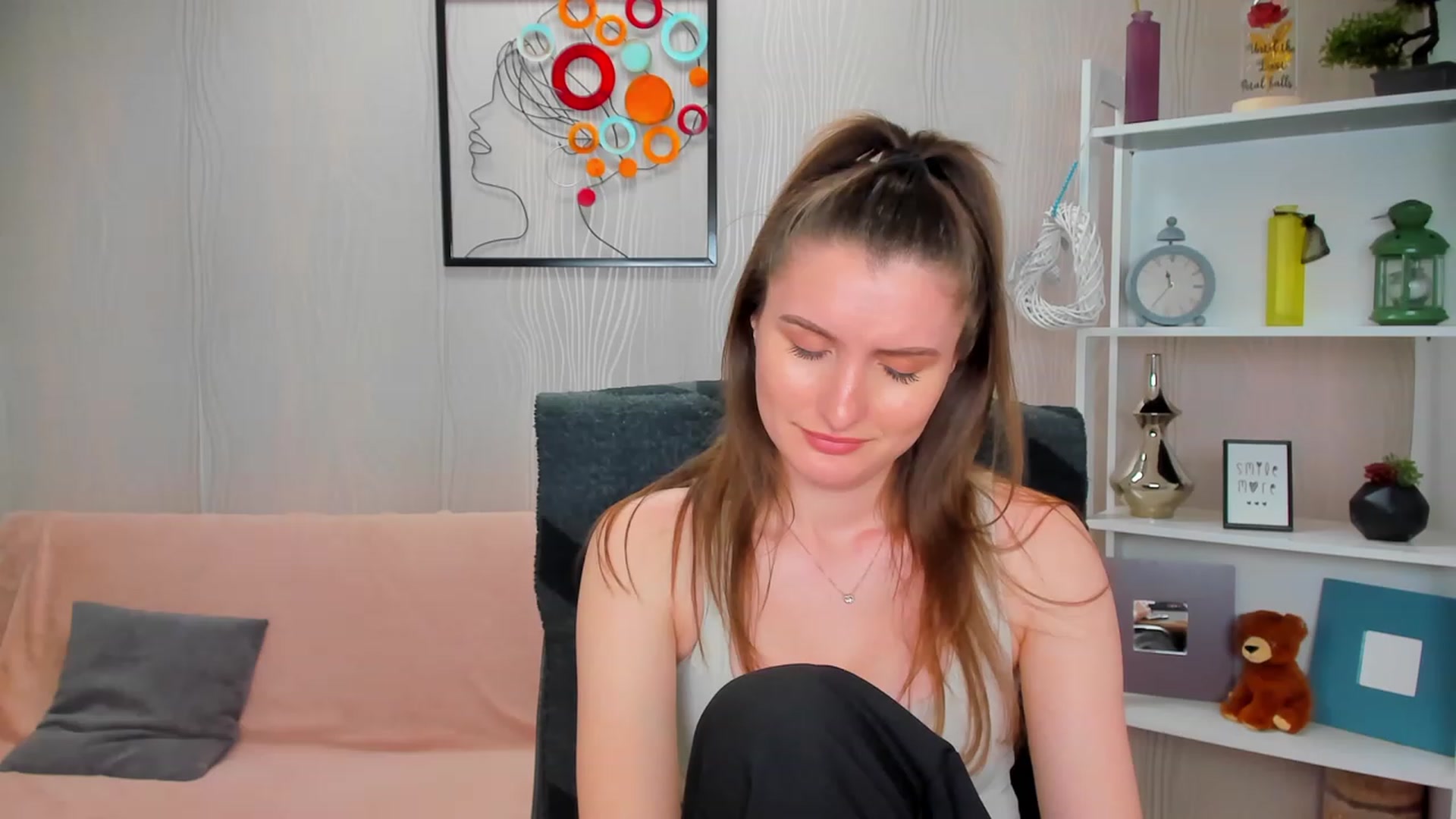 Gallery image thumbnail from EmilyRosier's myfreecams stream on, 04/20/2023, 24:09 image 3 of 20
