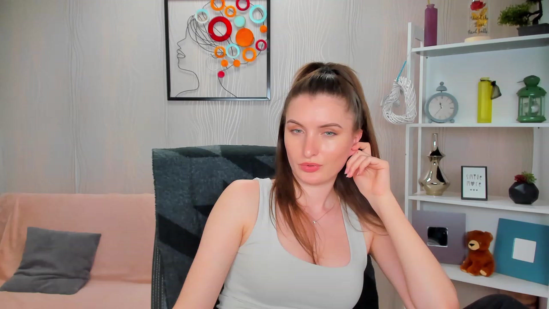 Gallery image thumbnail from EmilyRosier's myfreecams stream on, 04/20/2023, 24:09 image 7 of 20