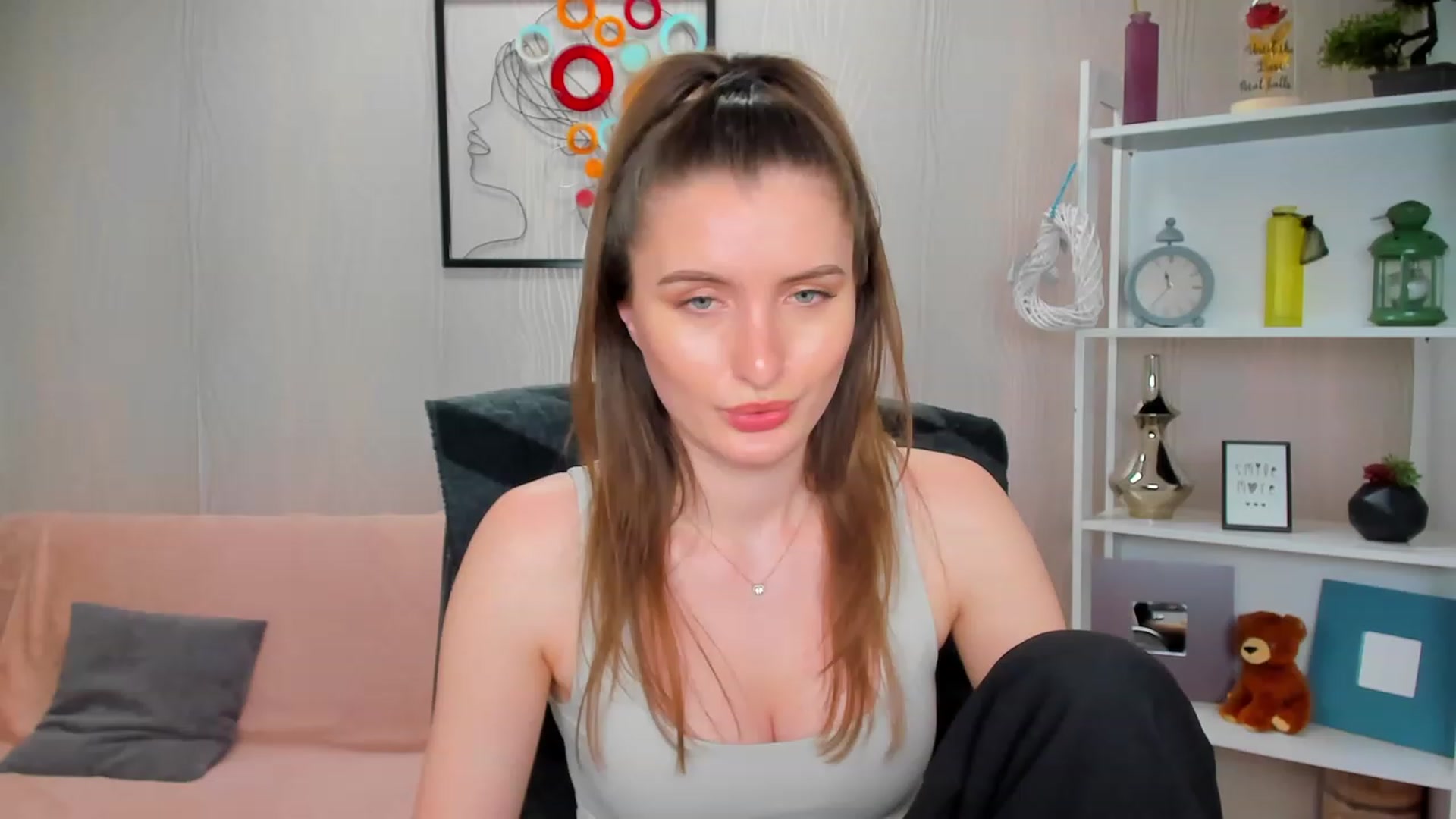Gallery image thumbnail from EmilyRosier's myfreecams stream on, 04/20/2023, 24:09 image 9 of 20