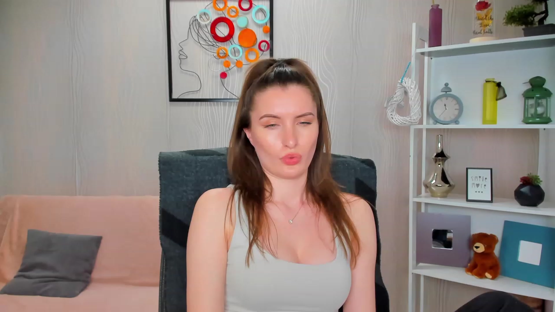 Gallery image thumbnail from EmilyRosier's myfreecams stream on, 04/20/2023, 24:09 image 4 of 20