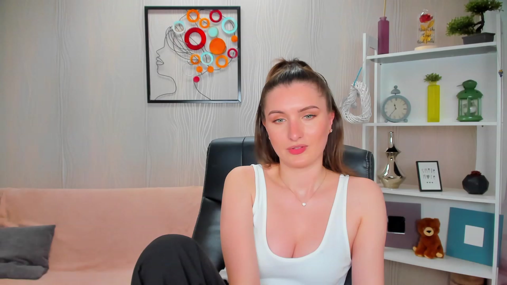 Gallery image thumbnail from EmilyRosier's myfreecams stream on, 04/24/2023, 20:46 image 13 of 20