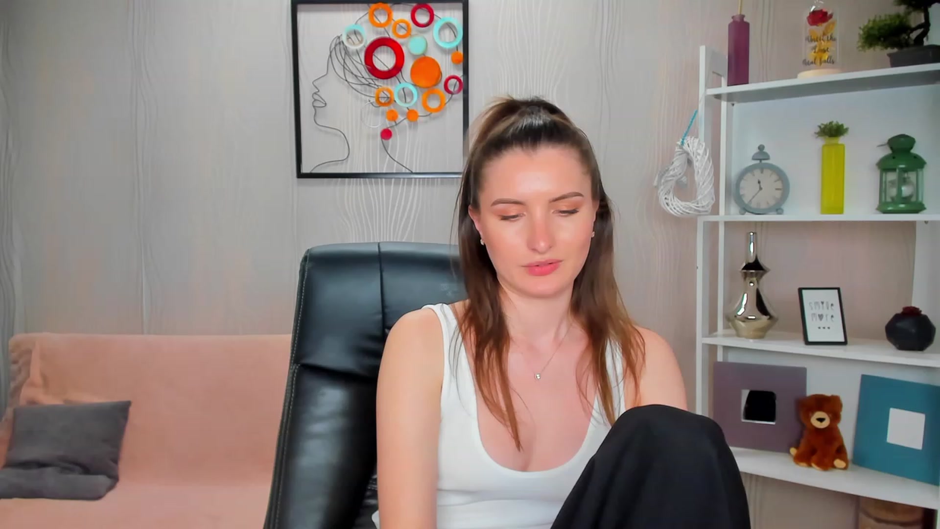 Gallery image thumbnail from EmilyRosier's myfreecams stream on, 04/24/2023, 22:52 image 3 of 20
