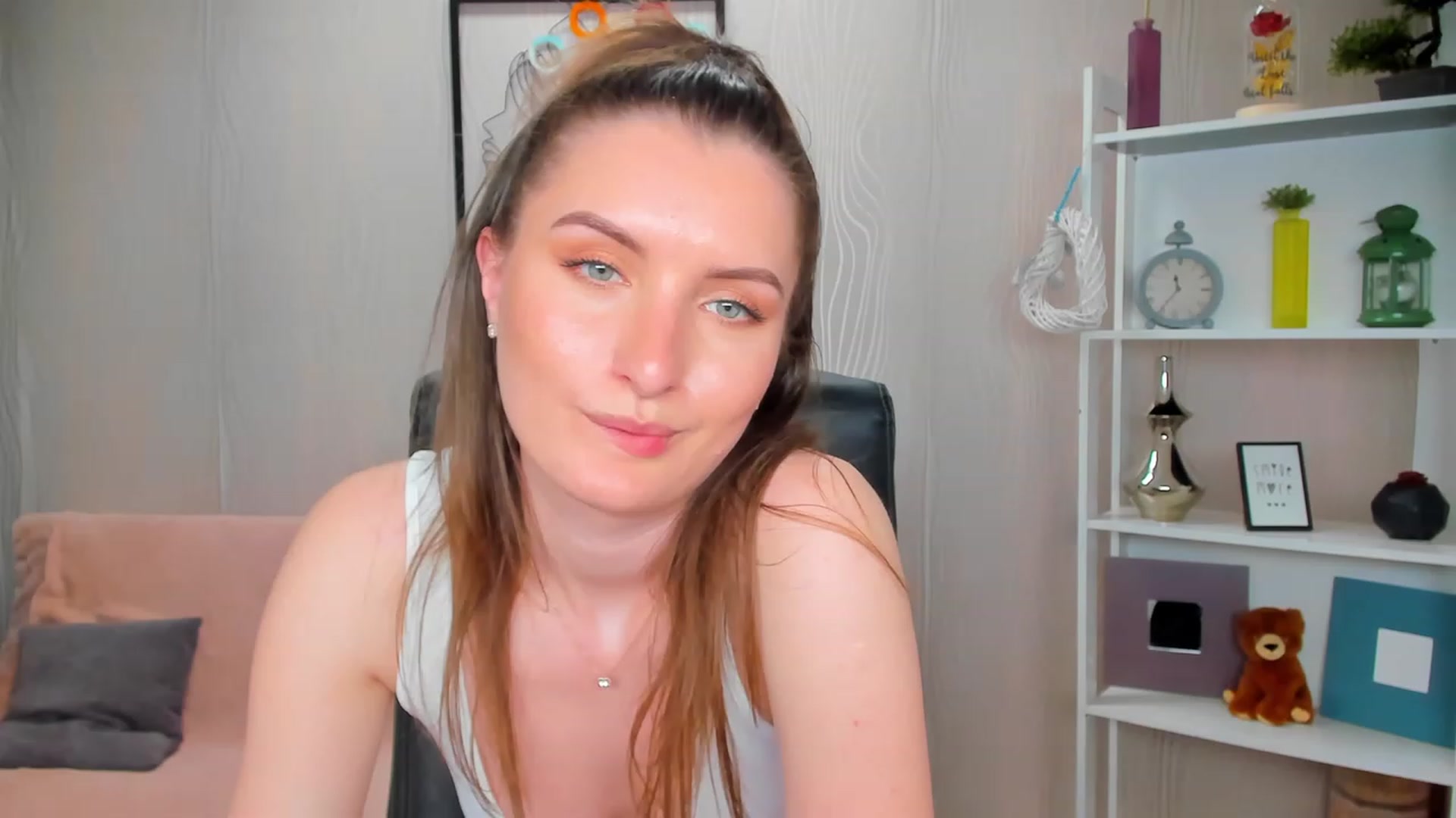 Gallery image thumbnail from EmilyRosier's myfreecams stream on, 04/24/2023, 22:52 image 15 of 20
