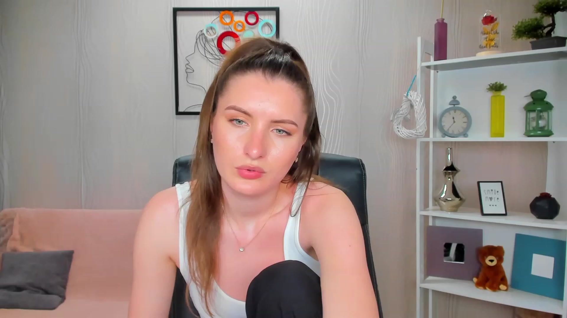 Gallery image thumbnail from EmilyRosier's myfreecams stream on, 04/25/2023, 24:46 image 15 of 20