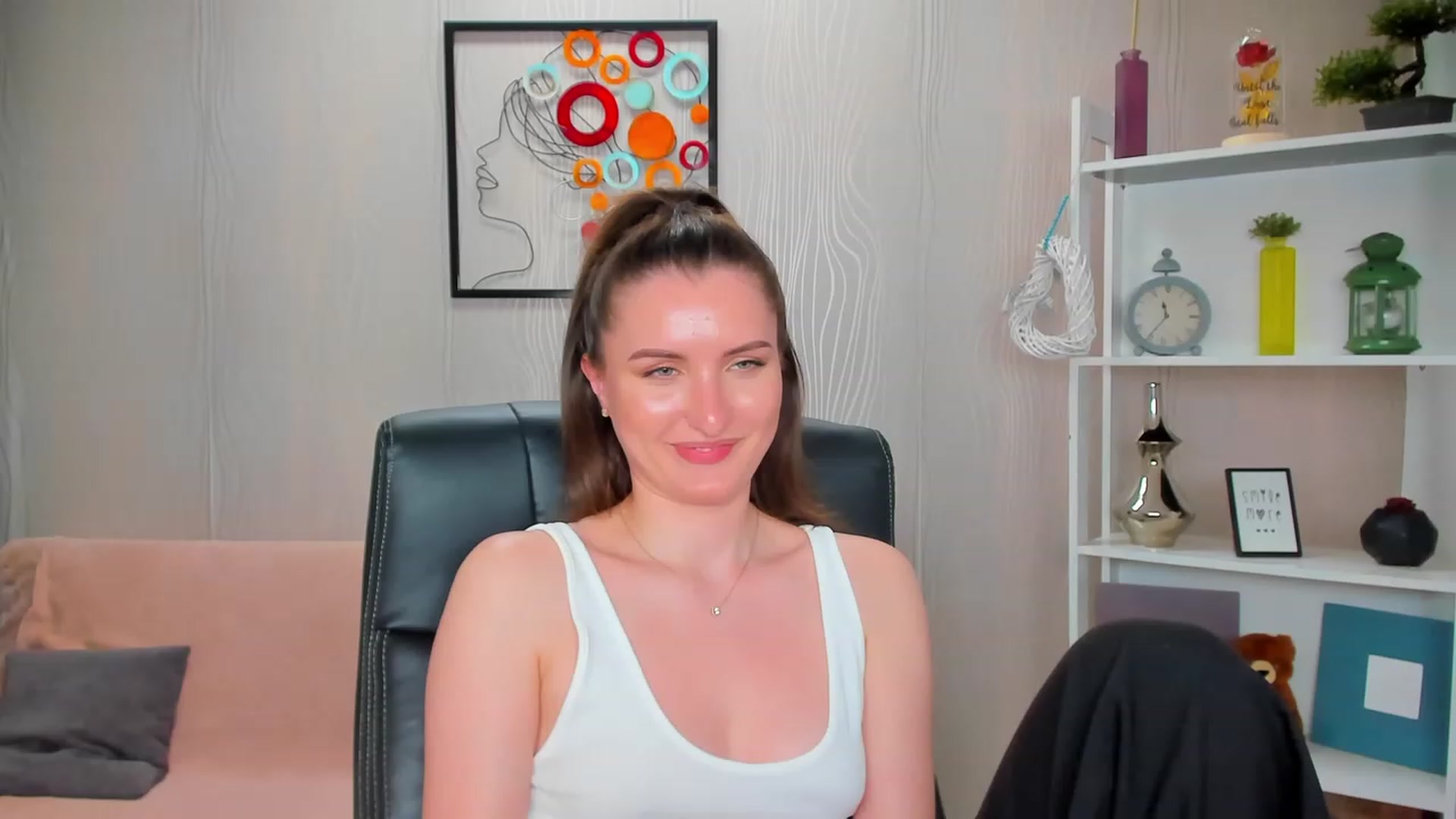 Gallery image thumbnail from EmilyRosier's myfreecams stream on, 04/25/2023, 24:46 image 4 of 20