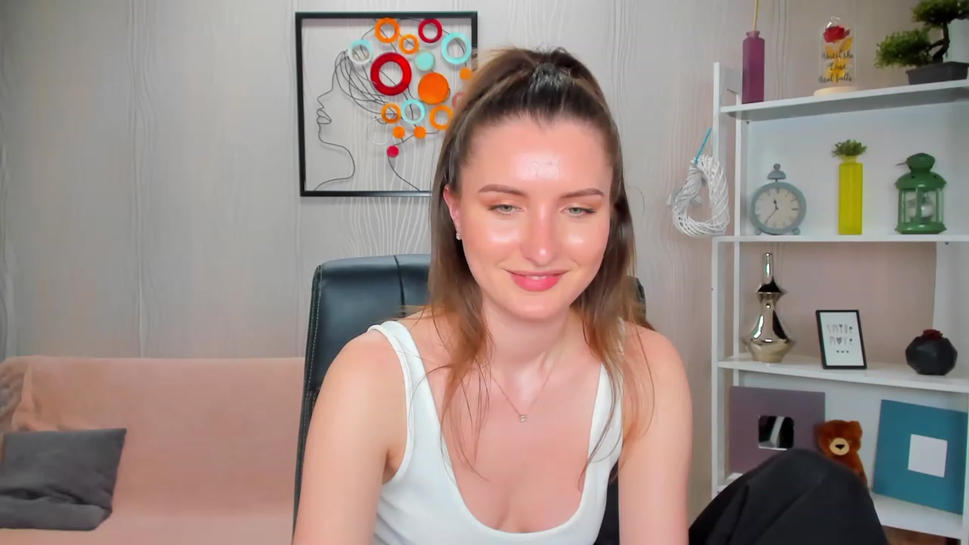 Gallery image thumbnail from EmilyRosier's myfreecams stream on, 04/25/2023, 24:46 image 12 of 20
