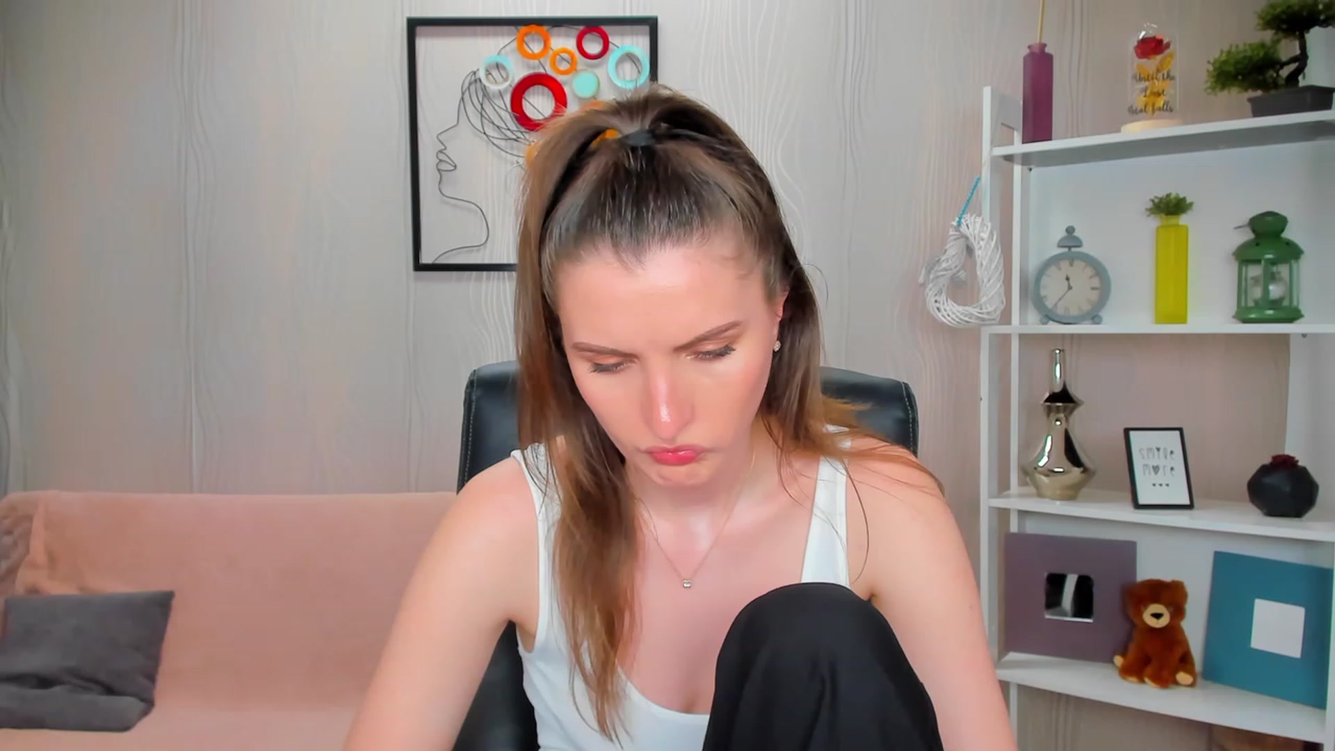 Gallery image thumbnail from EmilyRosier's myfreecams stream on, 04/25/2023, 24:46 image 17 of 20