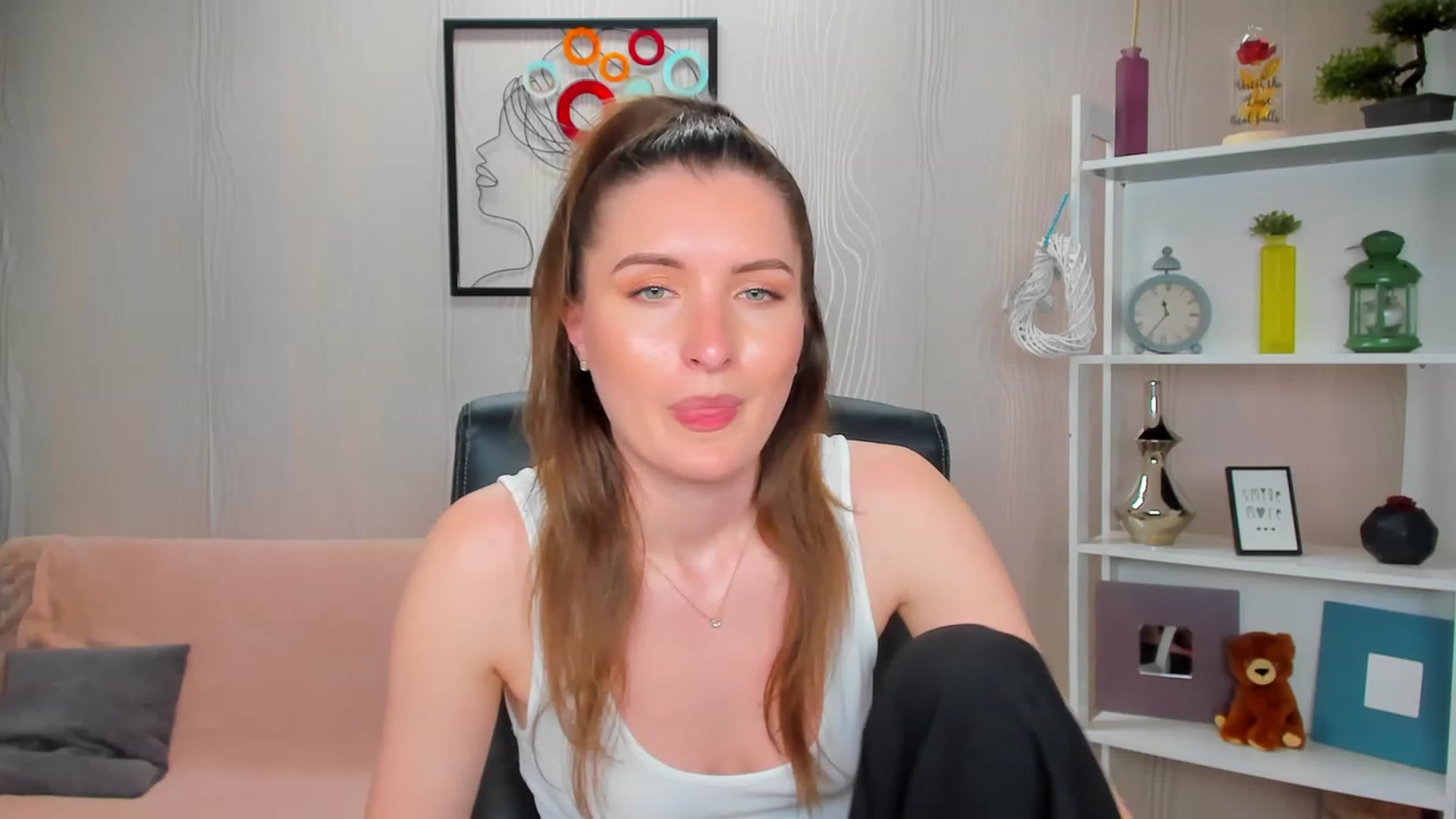 Gallery image thumbnail from EmilyRosier's myfreecams stream on, 04/25/2023, 24:46 image 14 of 20