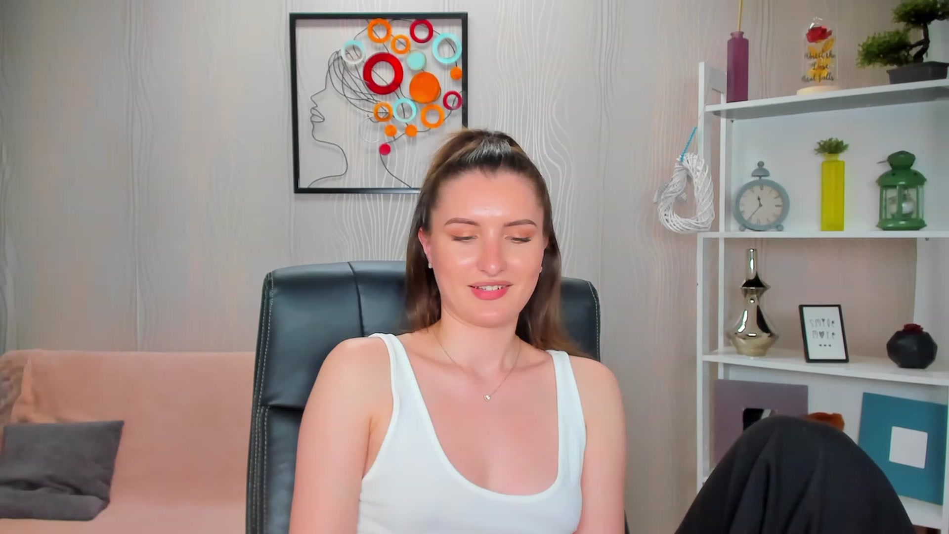 Gallery image thumbnail from EmilyRosier's myfreecams stream on, 04/25/2023, 24:46 image 5 of 20