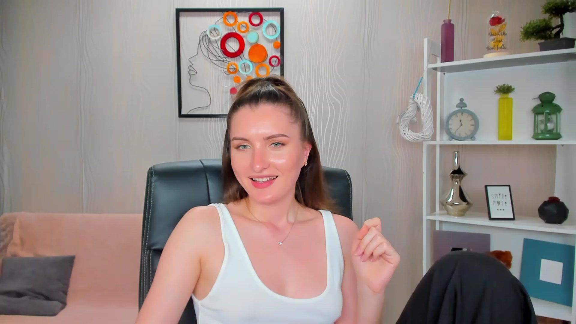 Gallery image thumbnail from EmilyRosier's myfreecams stream on, 04/25/2023, 24:46 image 3 of 20