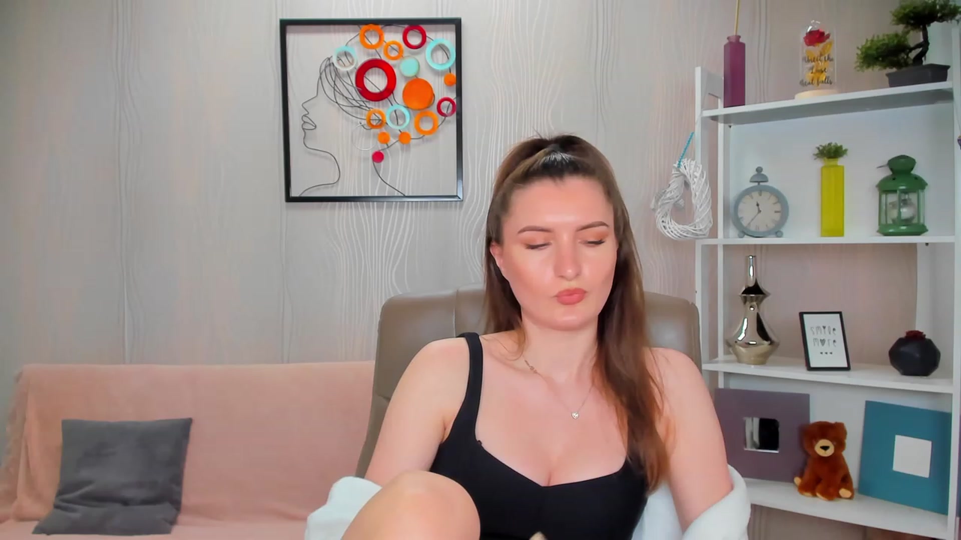 Gallery image thumbnail from EmilyRosier's myfreecams stream on, 04/27/2023, 24:33 image 13 of 20