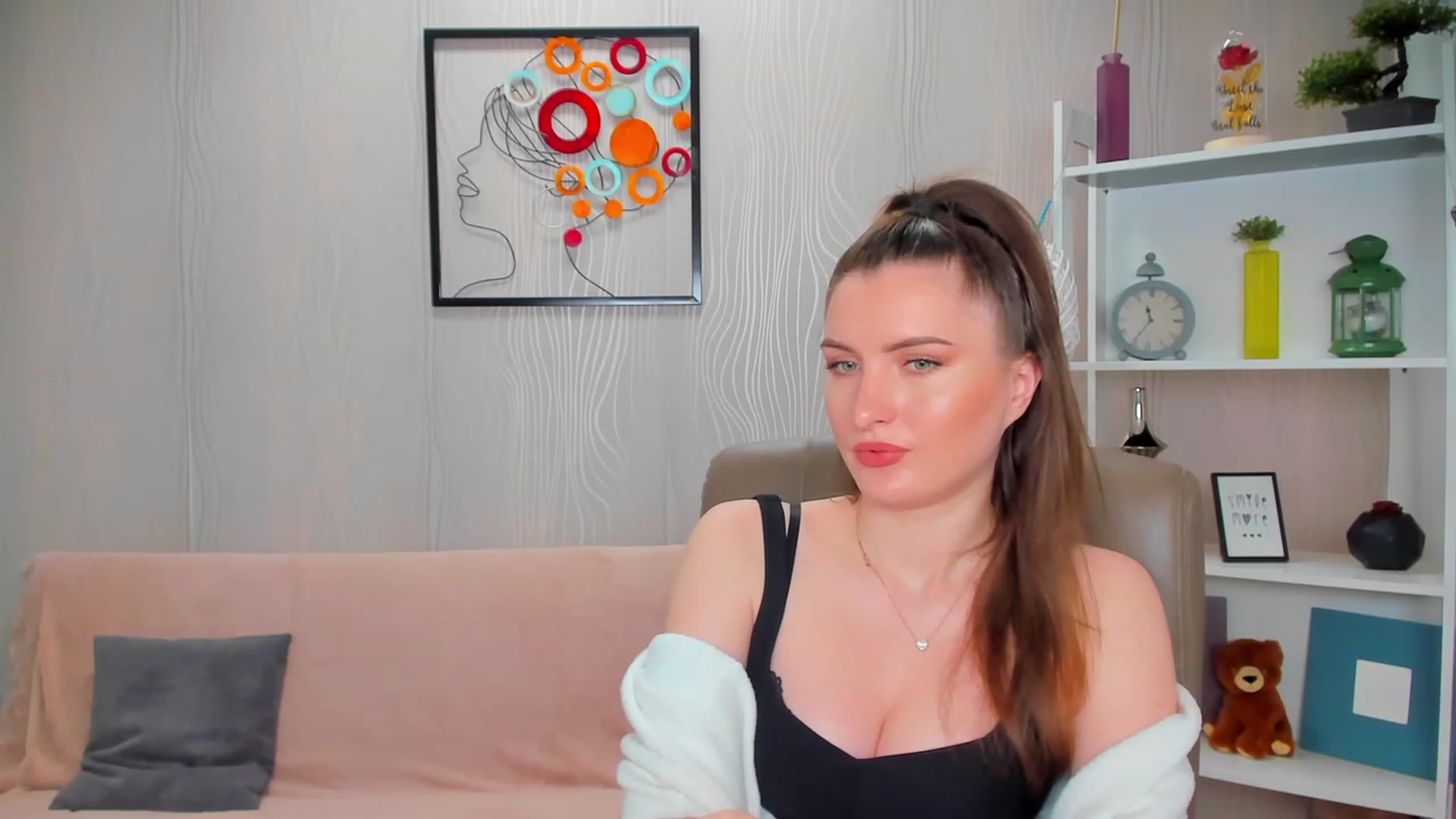 Gallery image thumbnail from EmilyRosier's myfreecams stream on, 04/27/2023, 24:33 image 4 of 20