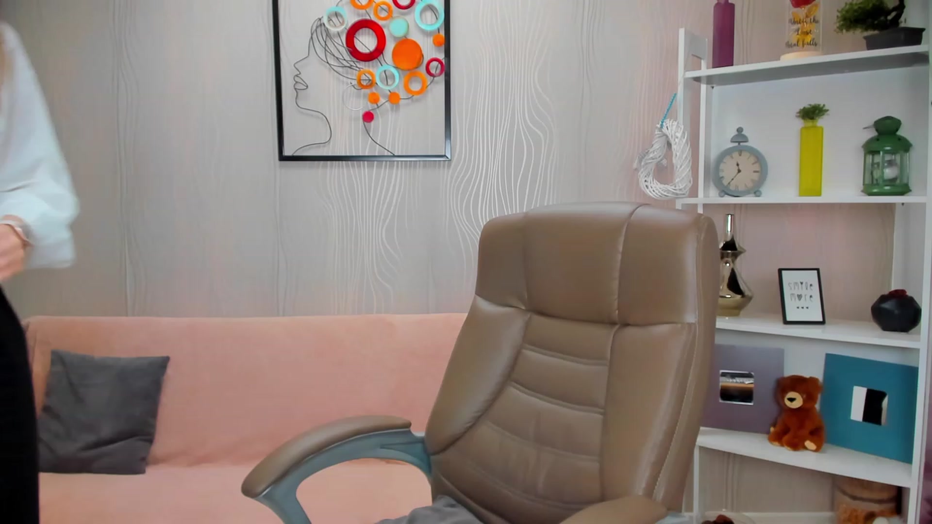 Gallery image thumbnail from EmilyRosier's myfreecams stream on, 04/28/2023, 24:56 image 12 of 20