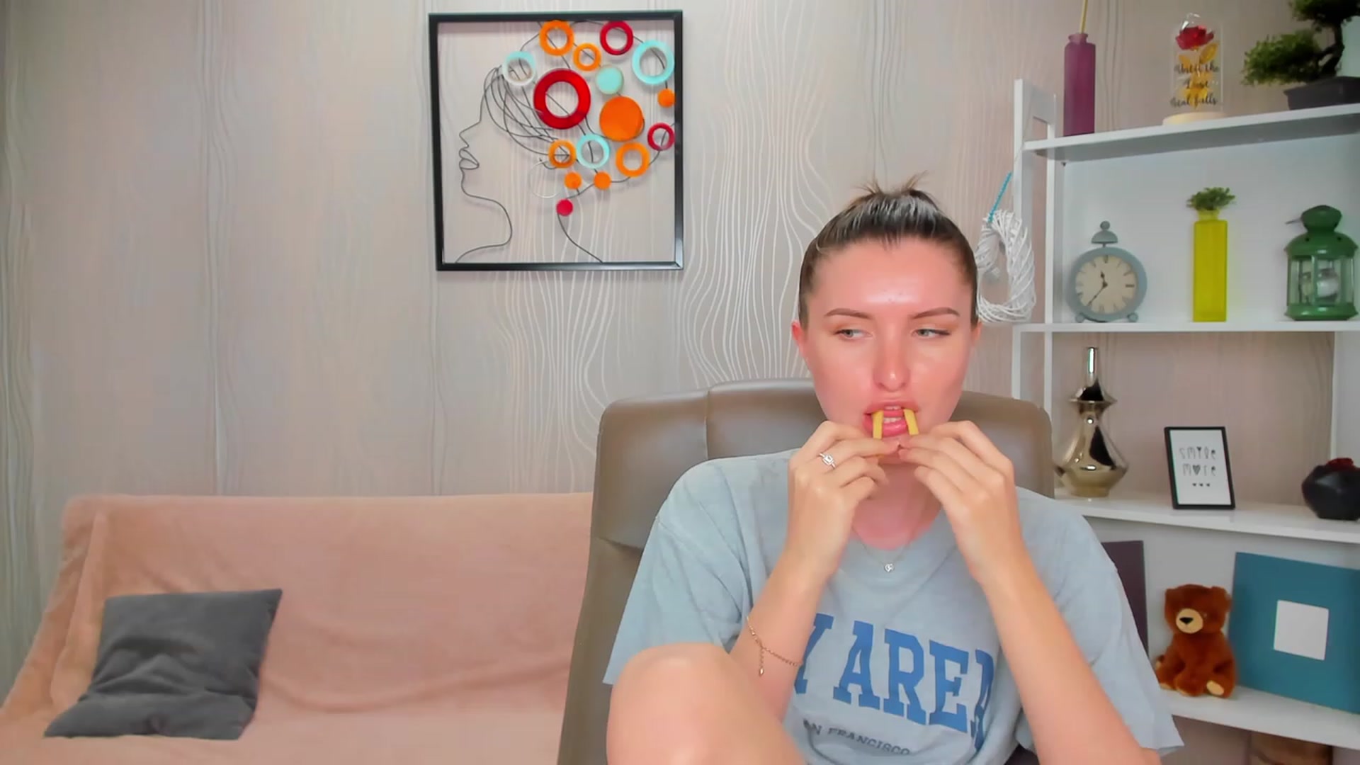 Gallery image thumbnail from EmilyRosier's myfreecams stream on, 04/30/2023, 02:23 image 3 of 20