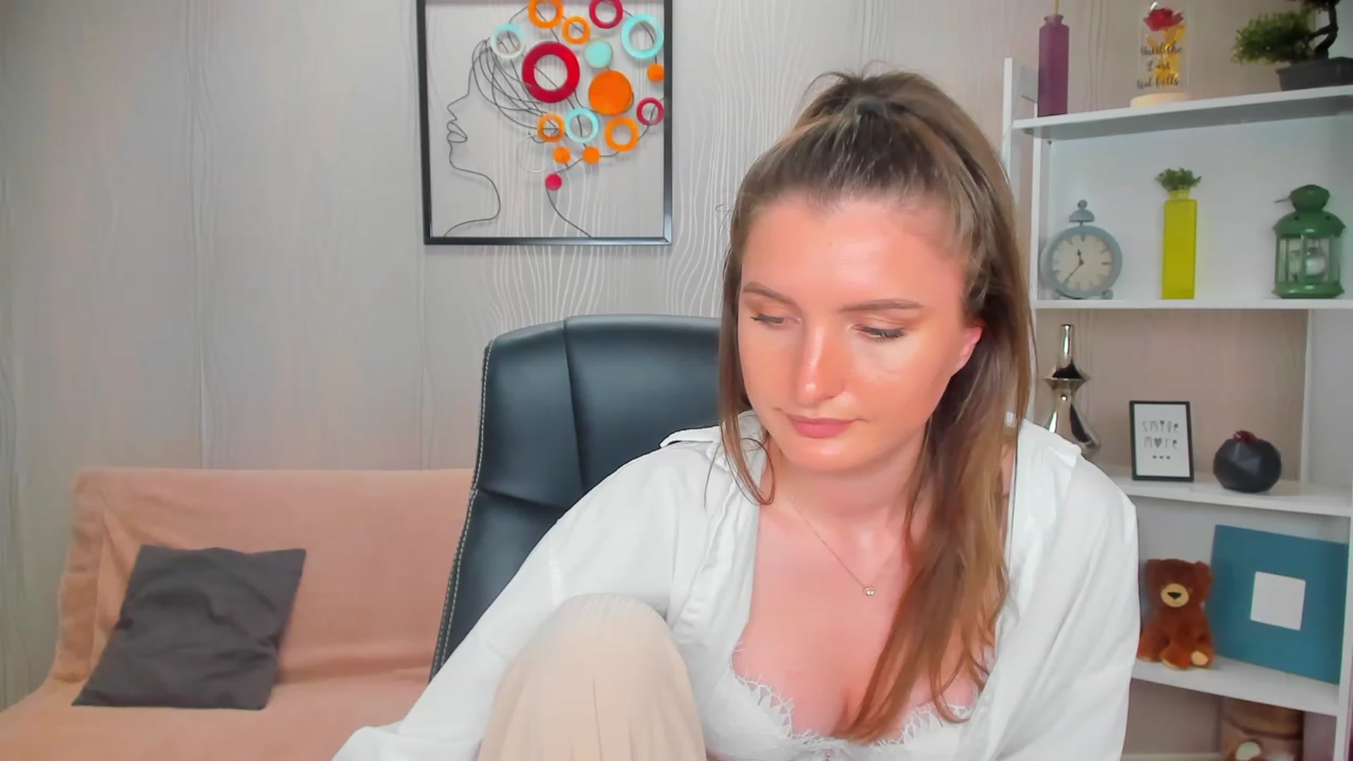Gallery image thumbnail from EmilyRosier's myfreecams stream on, 05/23/2023, 01:07 image 8 of 20