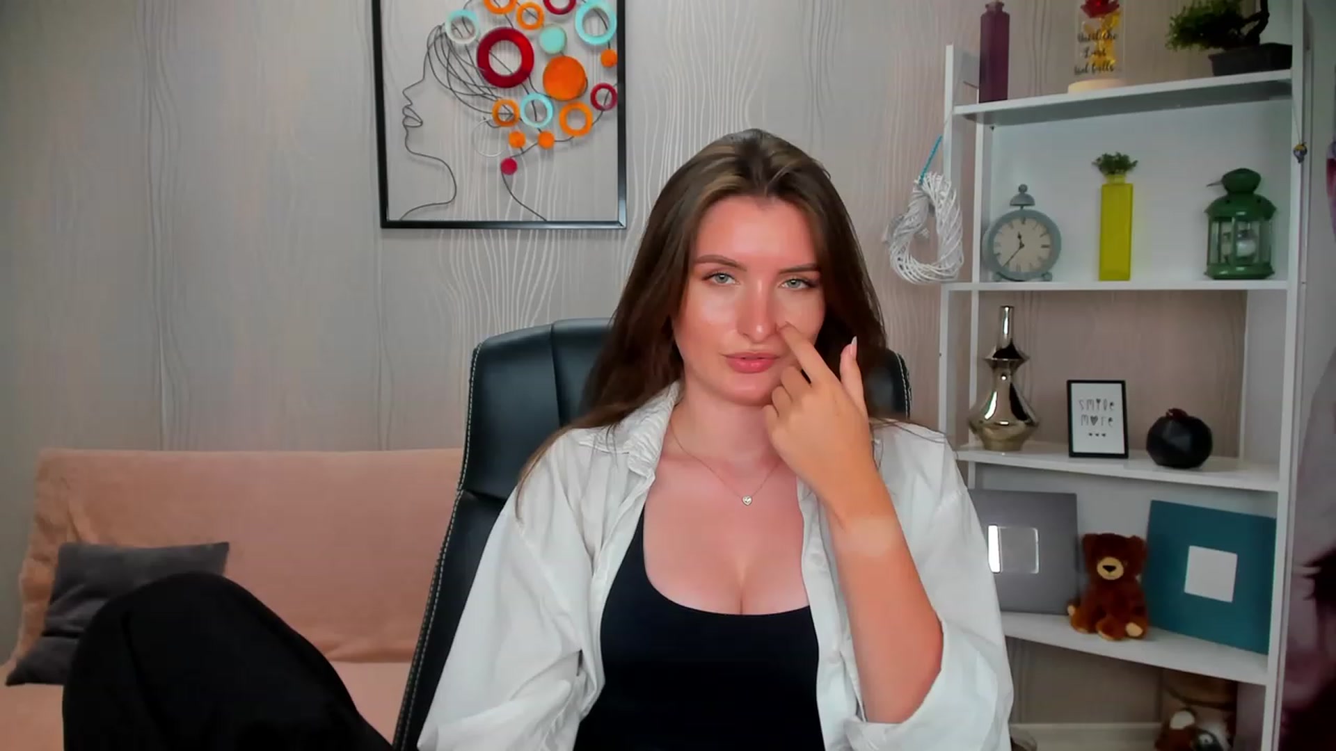Gallery image thumbnail from EmilyRosier's myfreecams stream on, 05/24/2023, 21:36 image 17 of 20