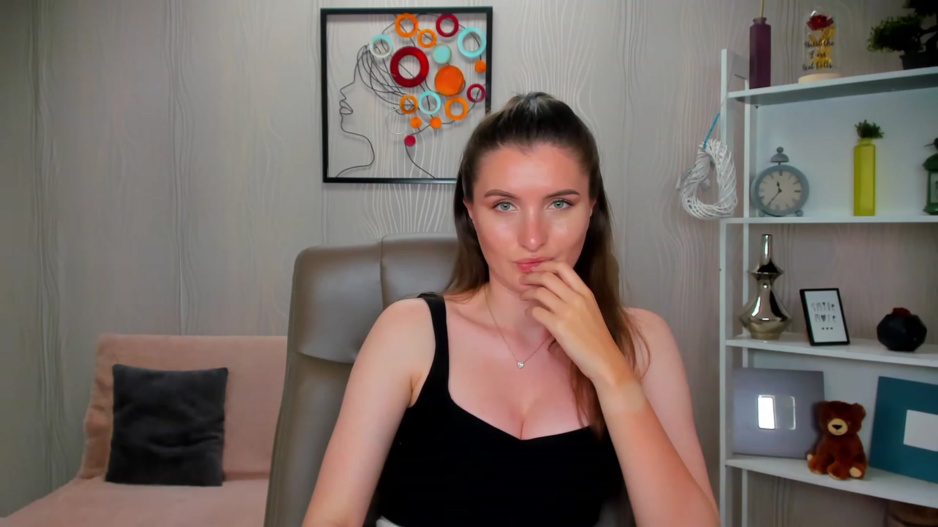 Gallery image thumbnail from EmilyRosier's myfreecams stream on, 05/25/2023, 23:40 image 13 of 20