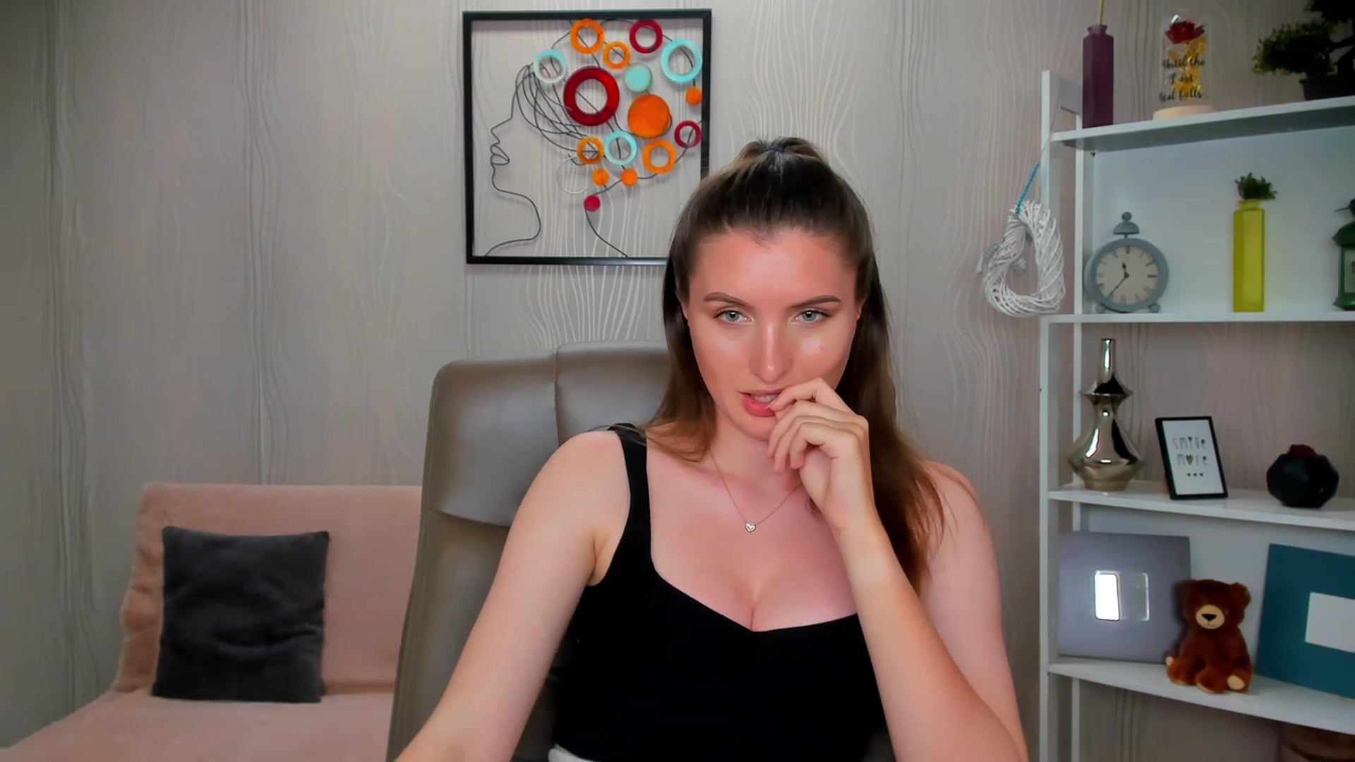 Gallery image thumbnail from EmilyRosier's myfreecams stream on, 05/25/2023, 23:40 image 11 of 20