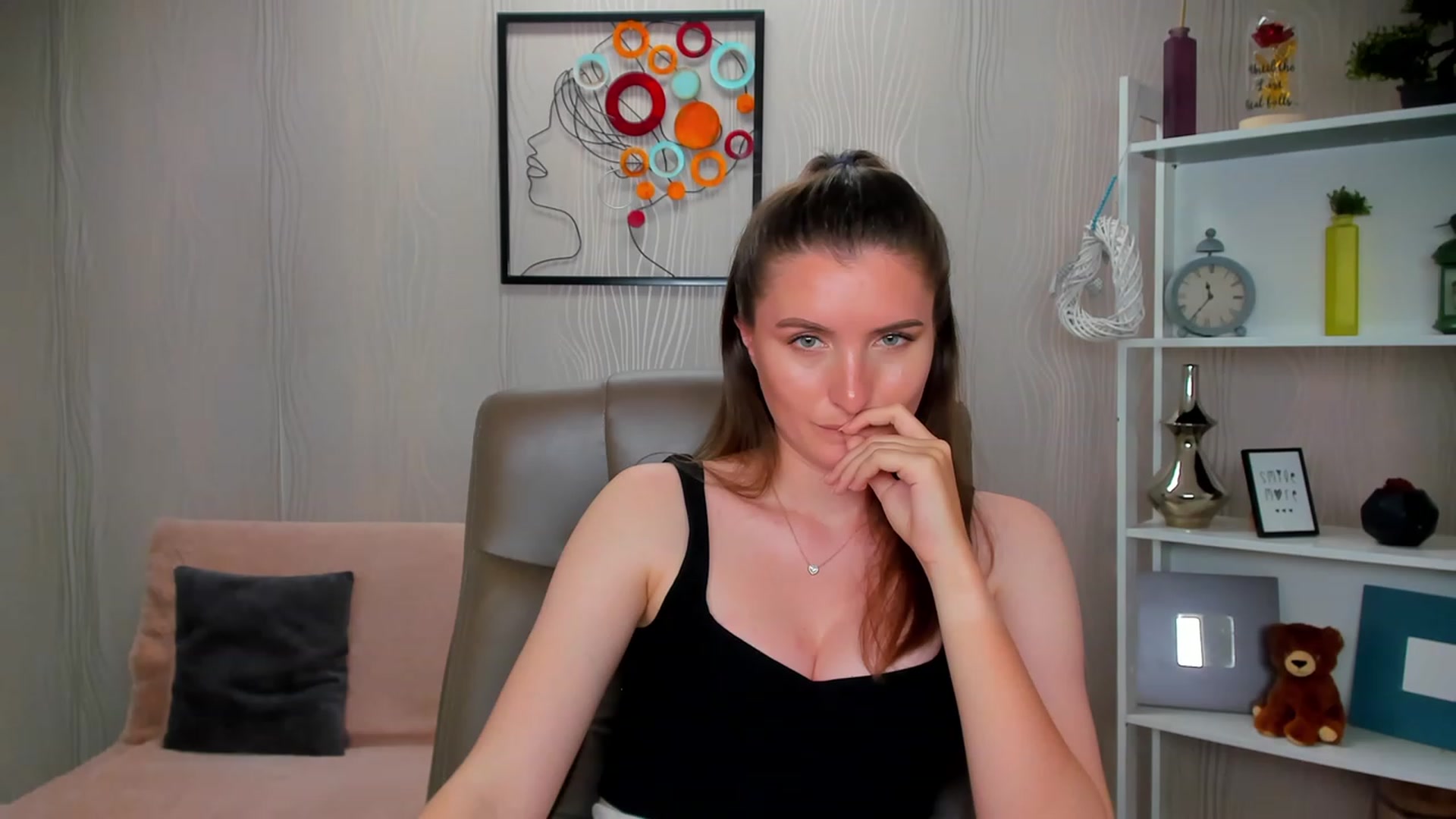 Gallery image thumbnail from EmilyRosier's myfreecams stream on, 05/25/2023, 23:40 image 8 of 20