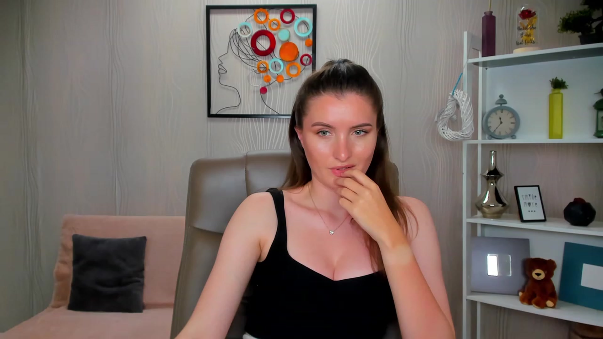 Gallery image thumbnail from EmilyRosier's myfreecams stream on, 05/25/2023, 23:40 image 12 of 20