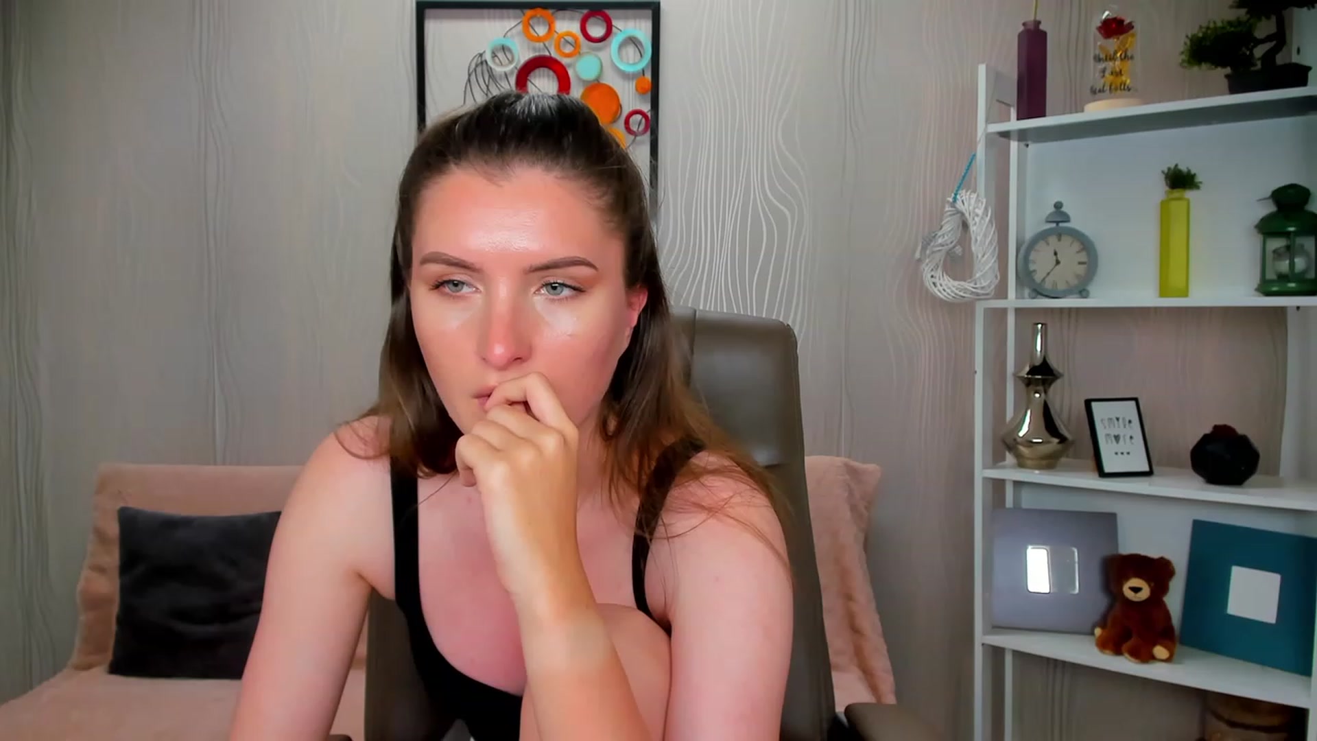 Gallery image thumbnail from EmilyRosier's myfreecams stream on, 05/26/2023, 24:48 image 6 of 20