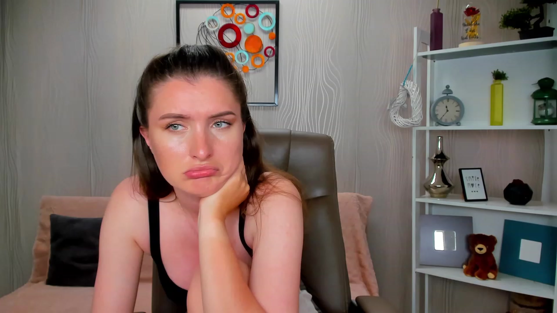 Gallery image thumbnail from EmilyRosier's myfreecams stream on, 05/26/2023, 24:48 image 2 of 20