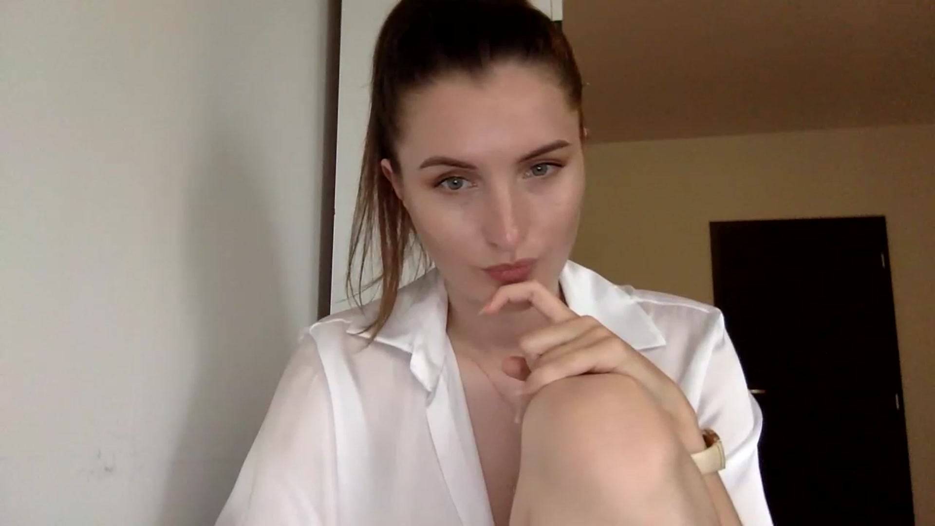 Gallery image thumbnail from EmilyRosier's myfreecams stream on, 06/07/2023, 16:25 image 2 of 20