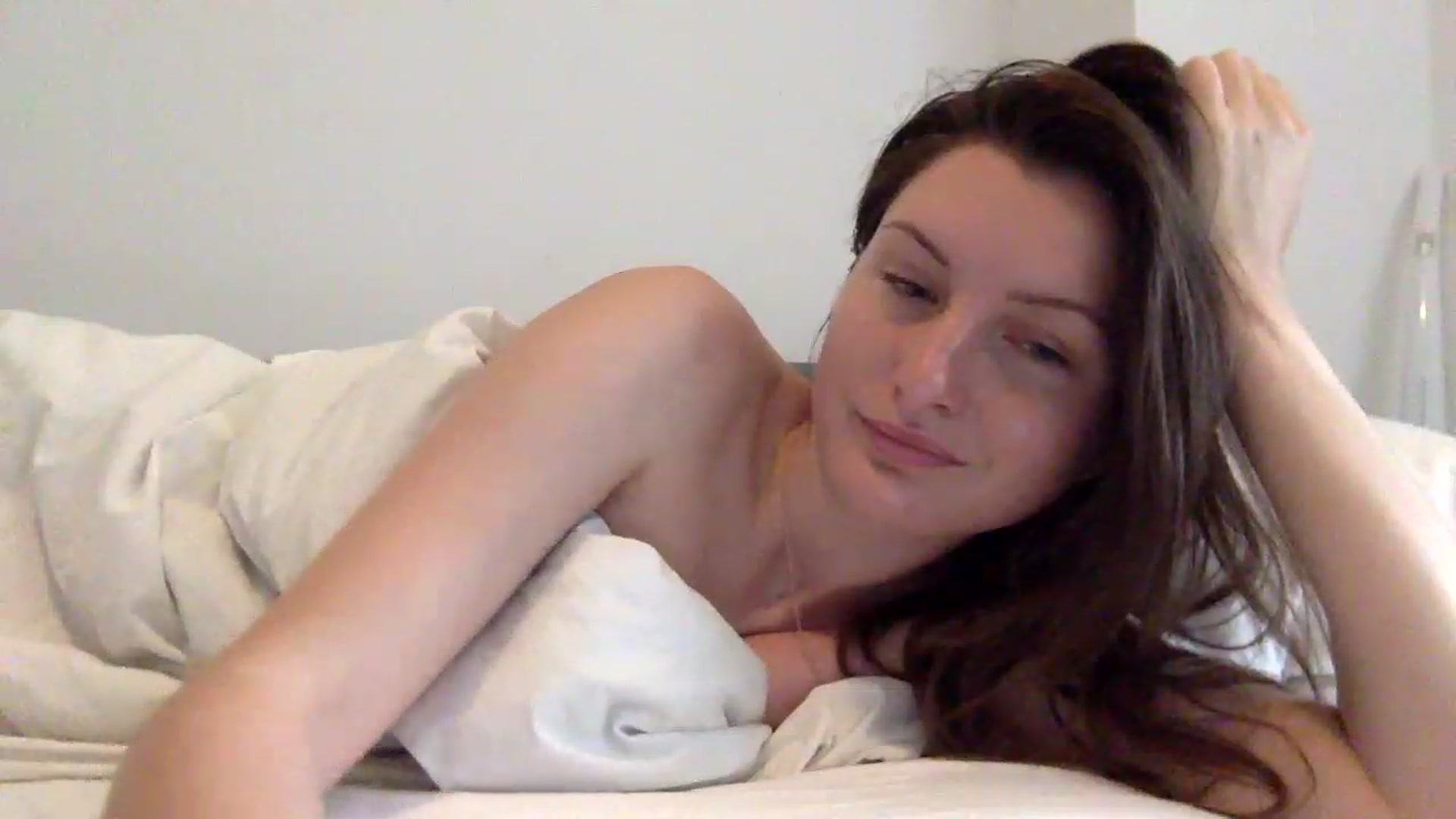 Gallery image thumbnail from EmilyRosier's myfreecams stream on, 06/13/2023, 12:14 image 15 of 20