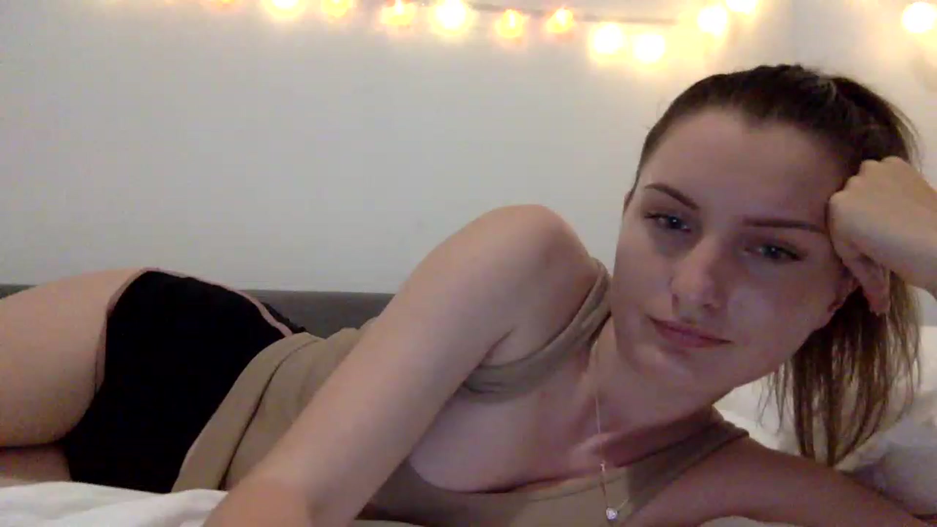 Gallery image thumbnail from EmilyRosier's myfreecams stream on, 06/13/2023, 19:00 image 13 of 20