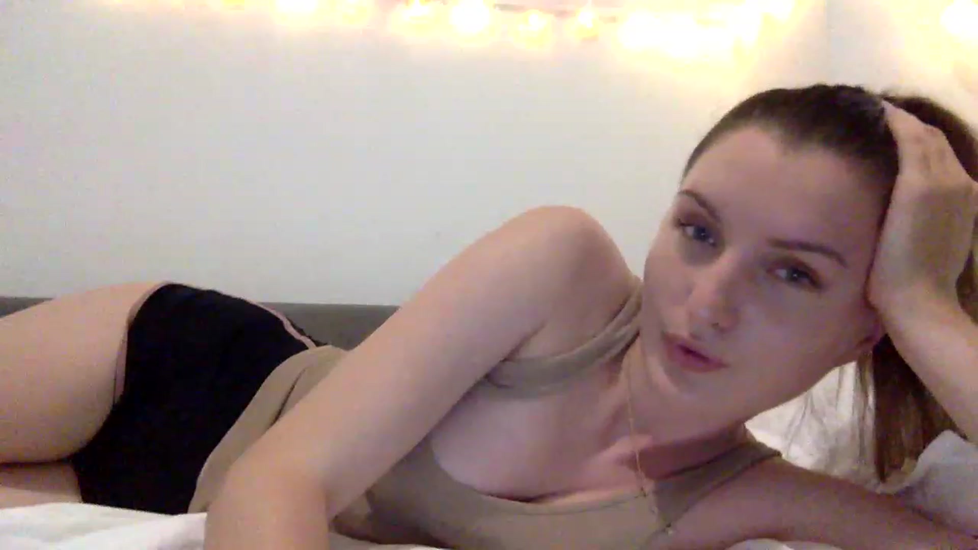 Gallery image thumbnail from EmilyRosier's myfreecams stream on, 06/13/2023, 19:00 image 12 of 20