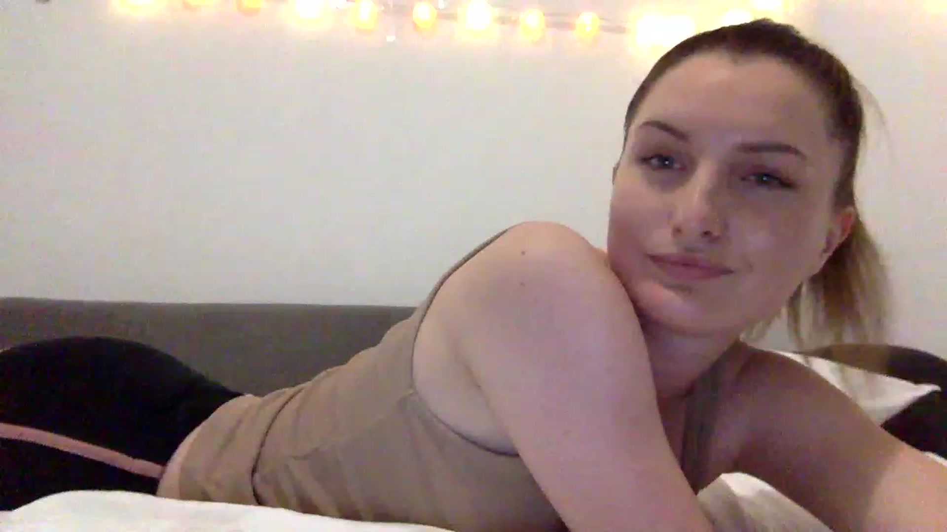 Gallery image thumbnail from EmilyRosier's myfreecams stream on, 06/13/2023, 20:43 image 5 of 20