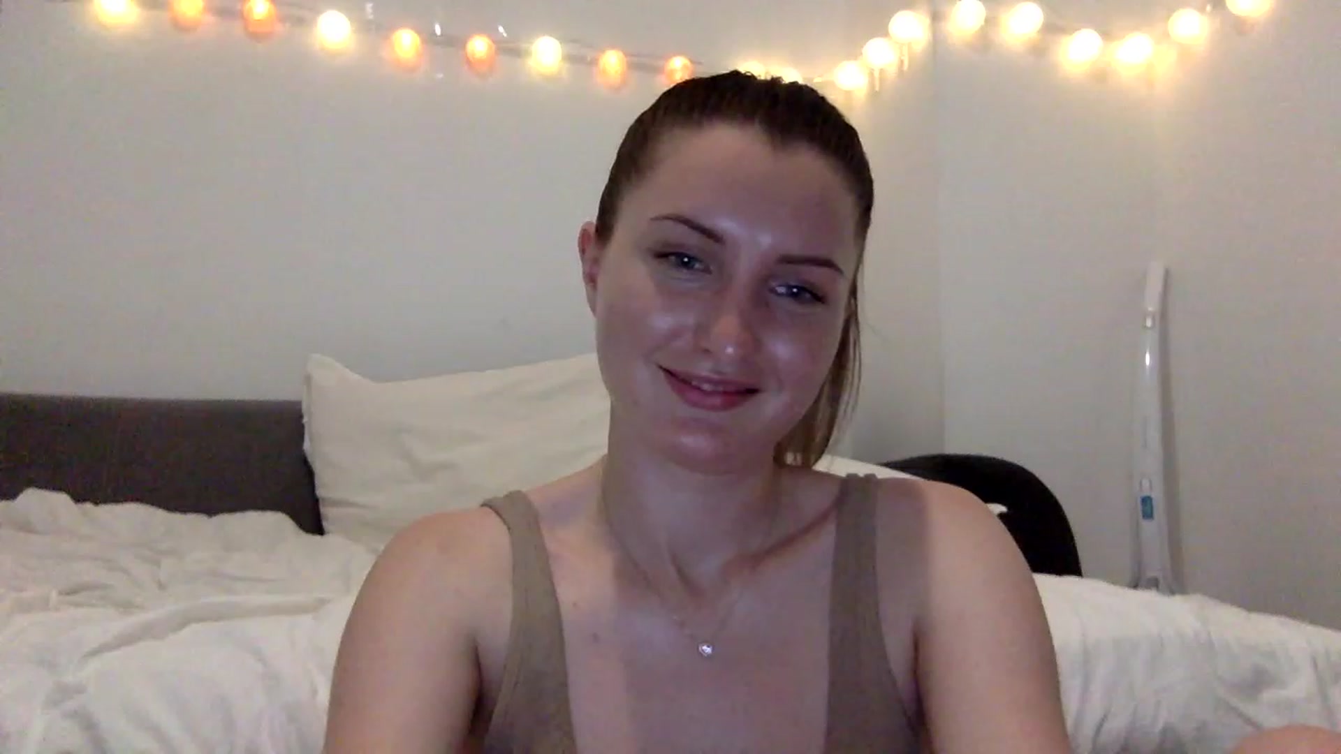 Gallery image thumbnail from EmilyRosier's myfreecams stream on, 06/13/2023, 22:19 image 14 of 20