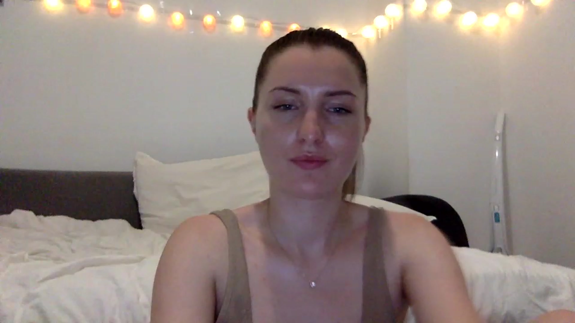 Gallery image thumbnail from EmilyRosier's myfreecams stream on, 06/13/2023, 22:19 image 16 of 20